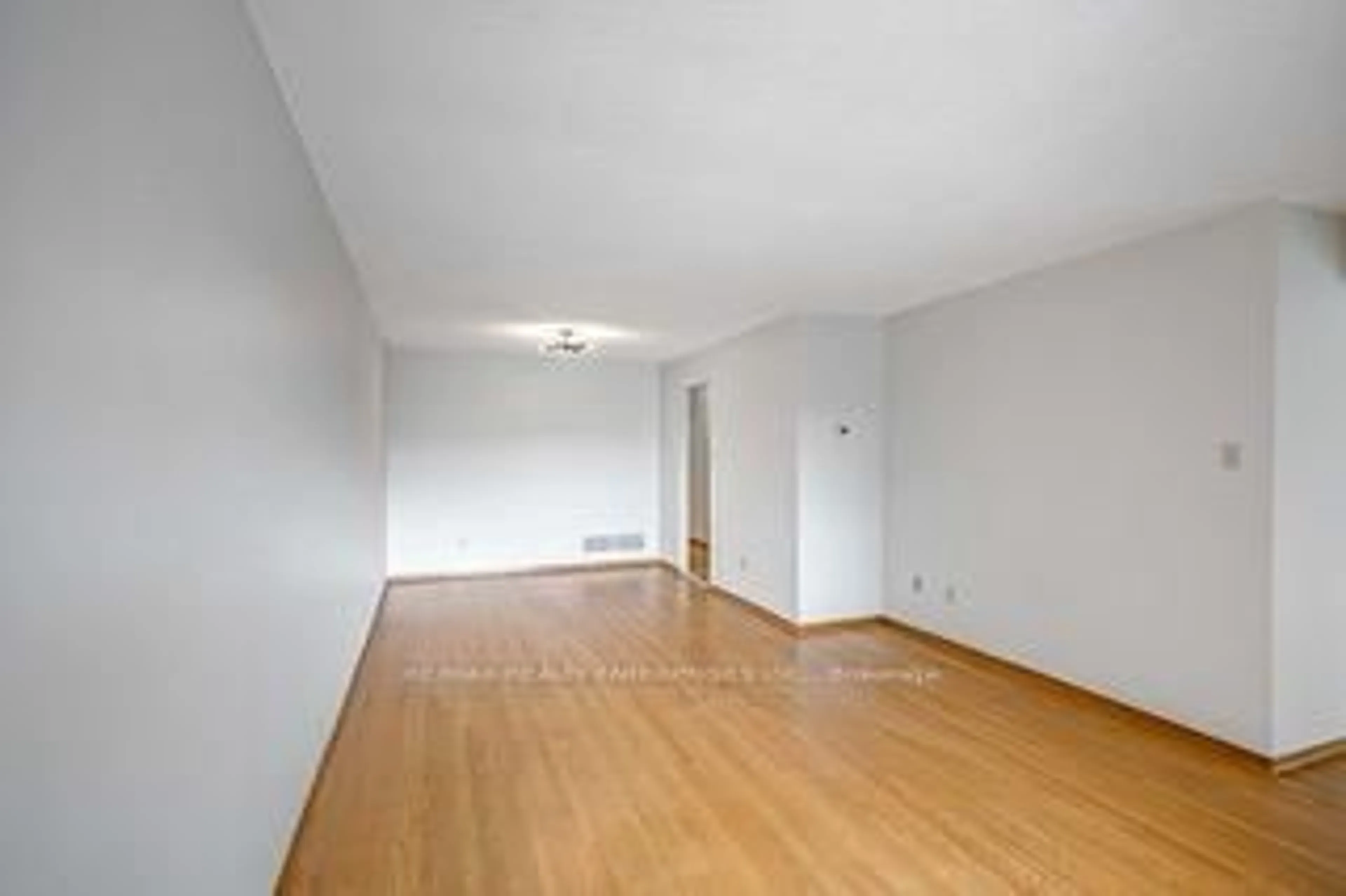 A pic of a room for 100 Antigua Rd, Mississauga Ontario L5B 2T6