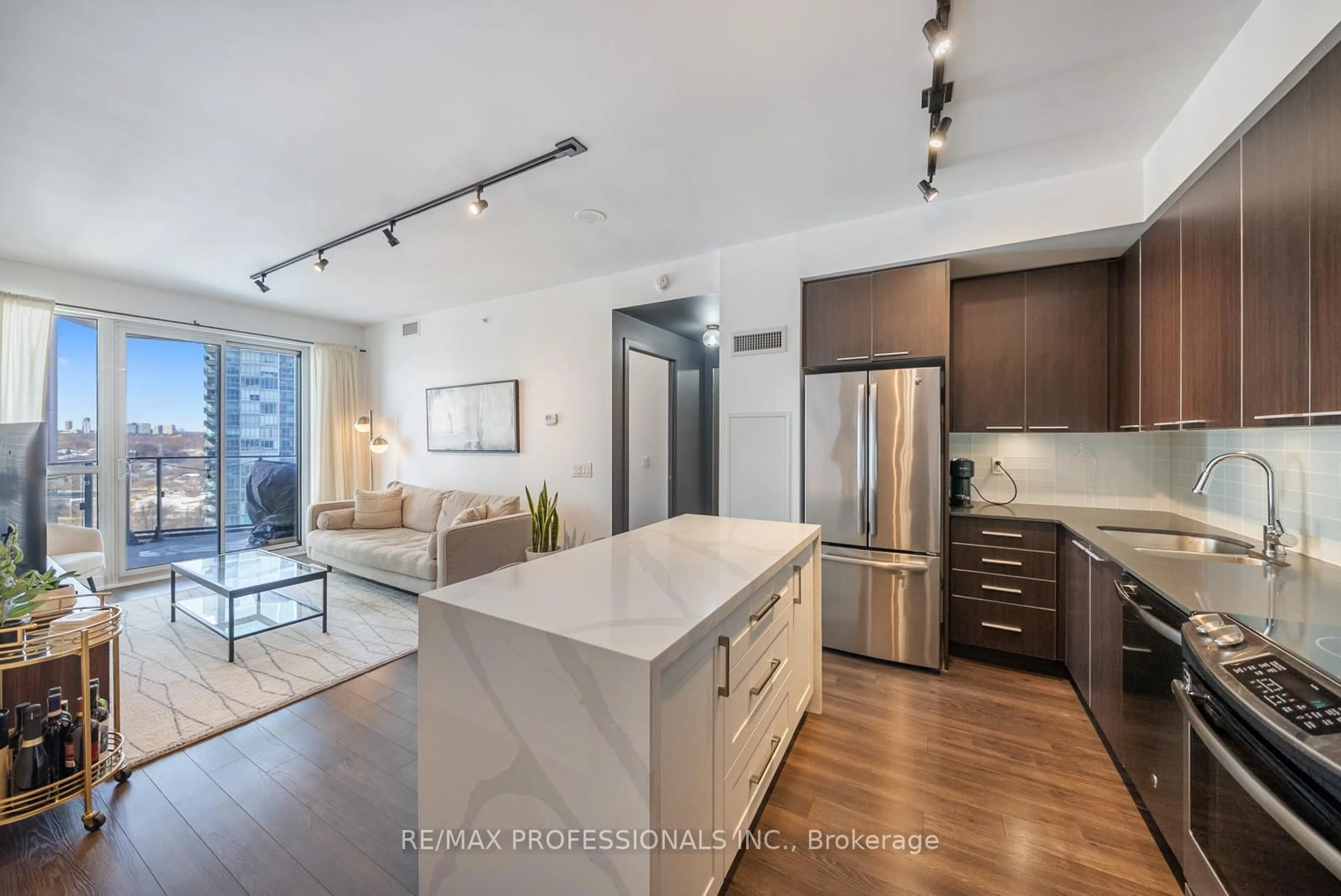 Open concept kitchen, unknown for 10 Park Lawn Rd #1705, Toronto Ontario M8Y 3H8