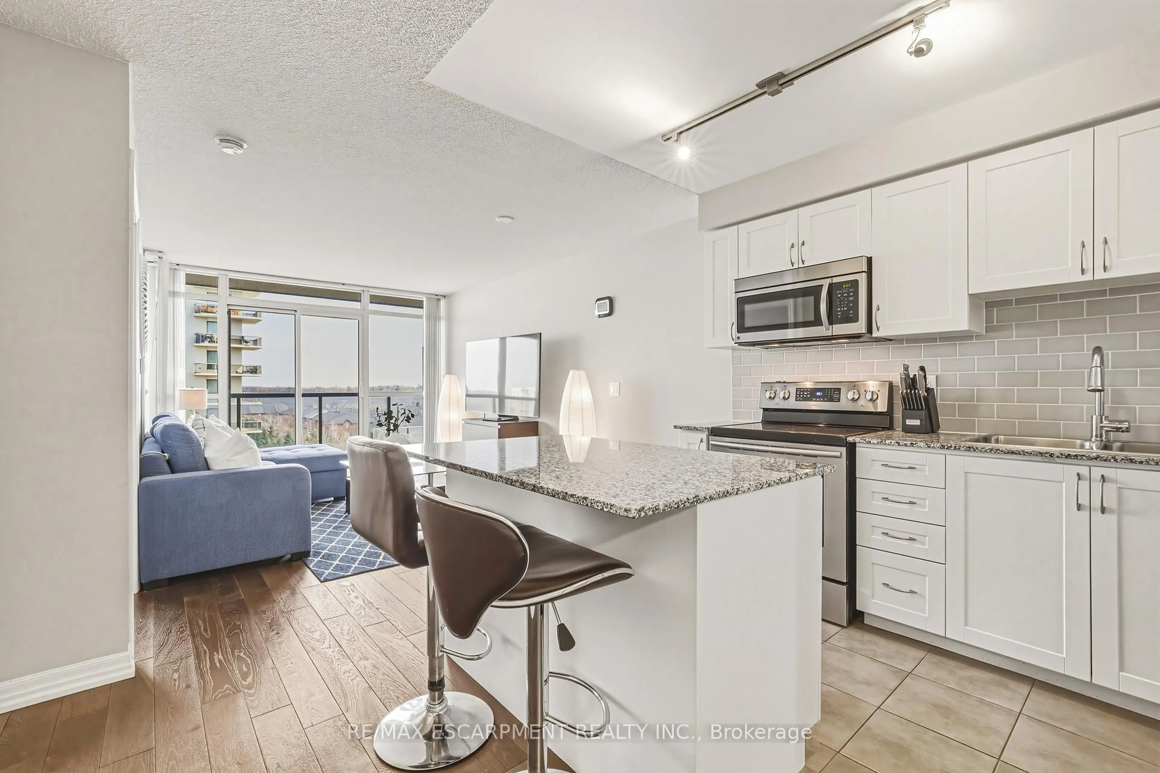 Open concept kitchen, unknown for 1940 Ironstone Dr #610, Burlington Ontario L7L 0E4