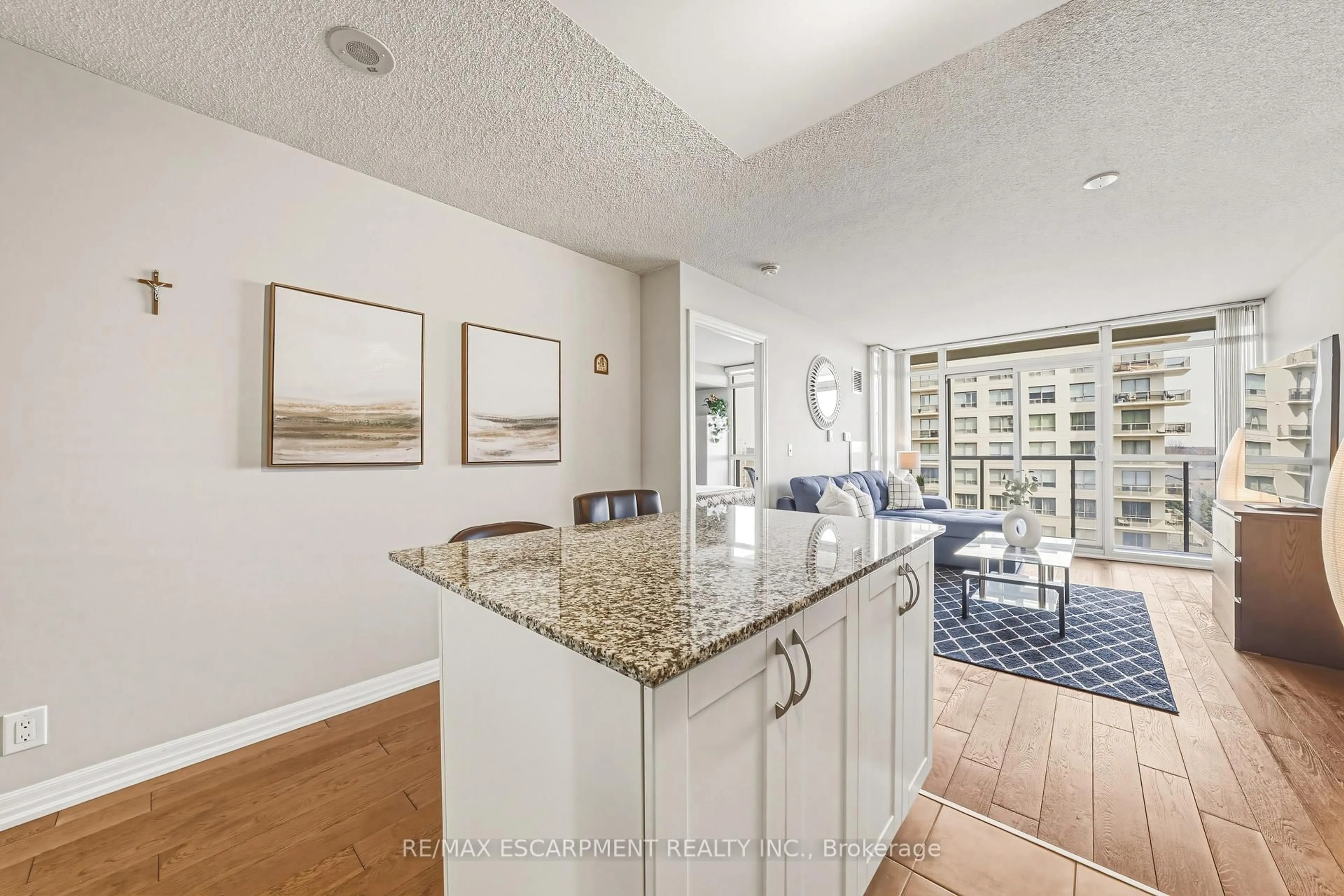 Open concept kitchen, unknown for 1940 Ironstone Dr #610, Burlington Ontario L7L 0E4