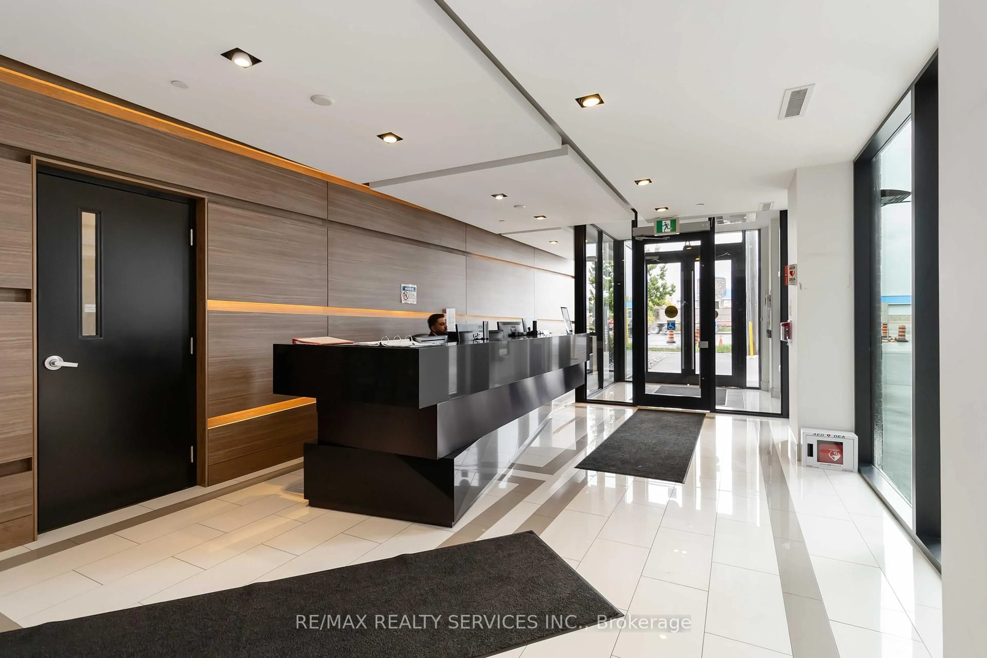 Lobby for 5230 Dundas St #A531, Burlington Ontario L7L 0J5