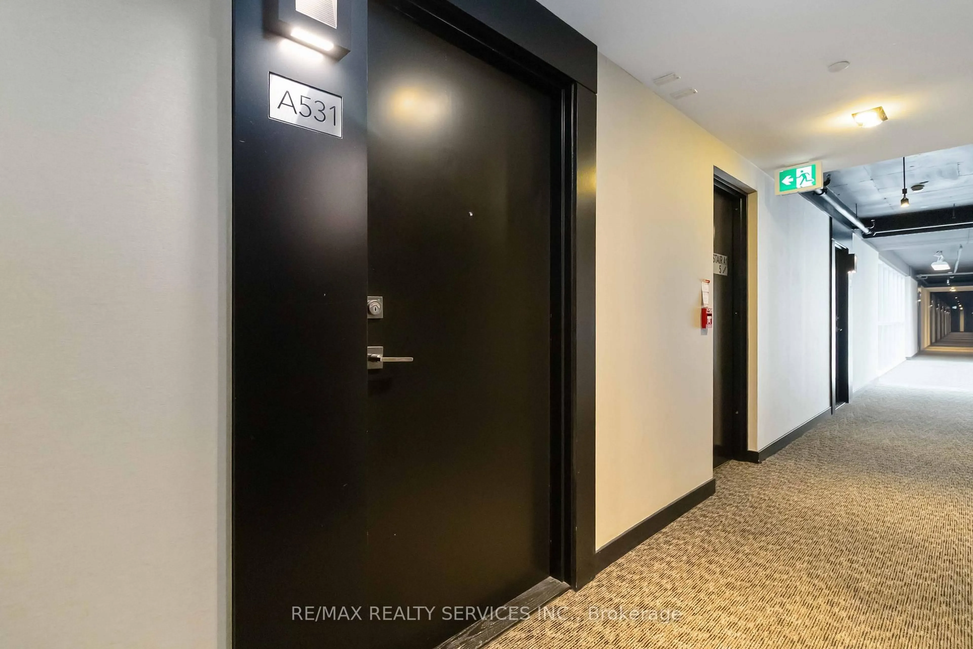 Indoor foyer for 5230 Dundas St #A531, Burlington Ontario L7L 0J5