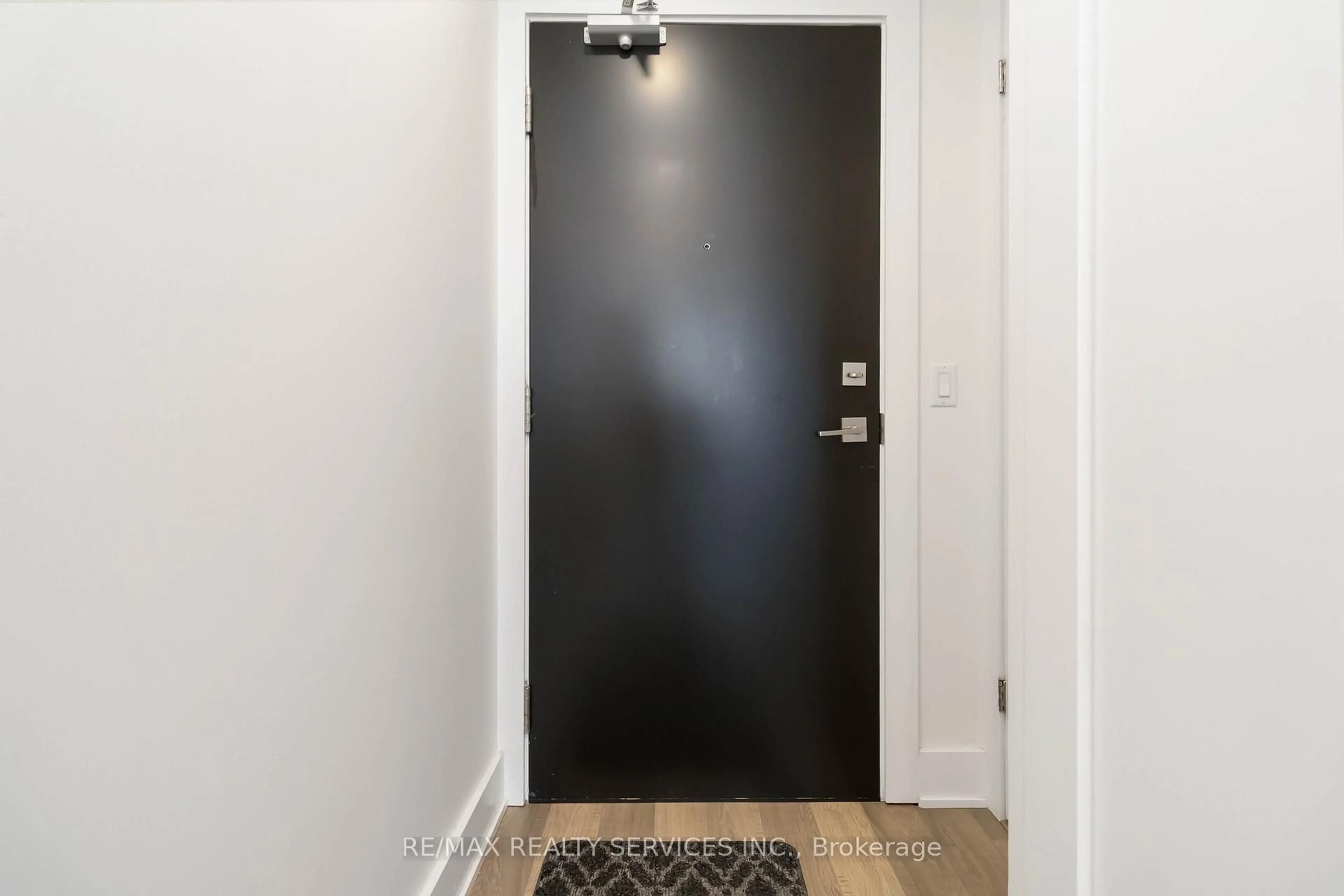 Indoor entryway for 5230 Dundas St #A531, Burlington Ontario L7L 0J5