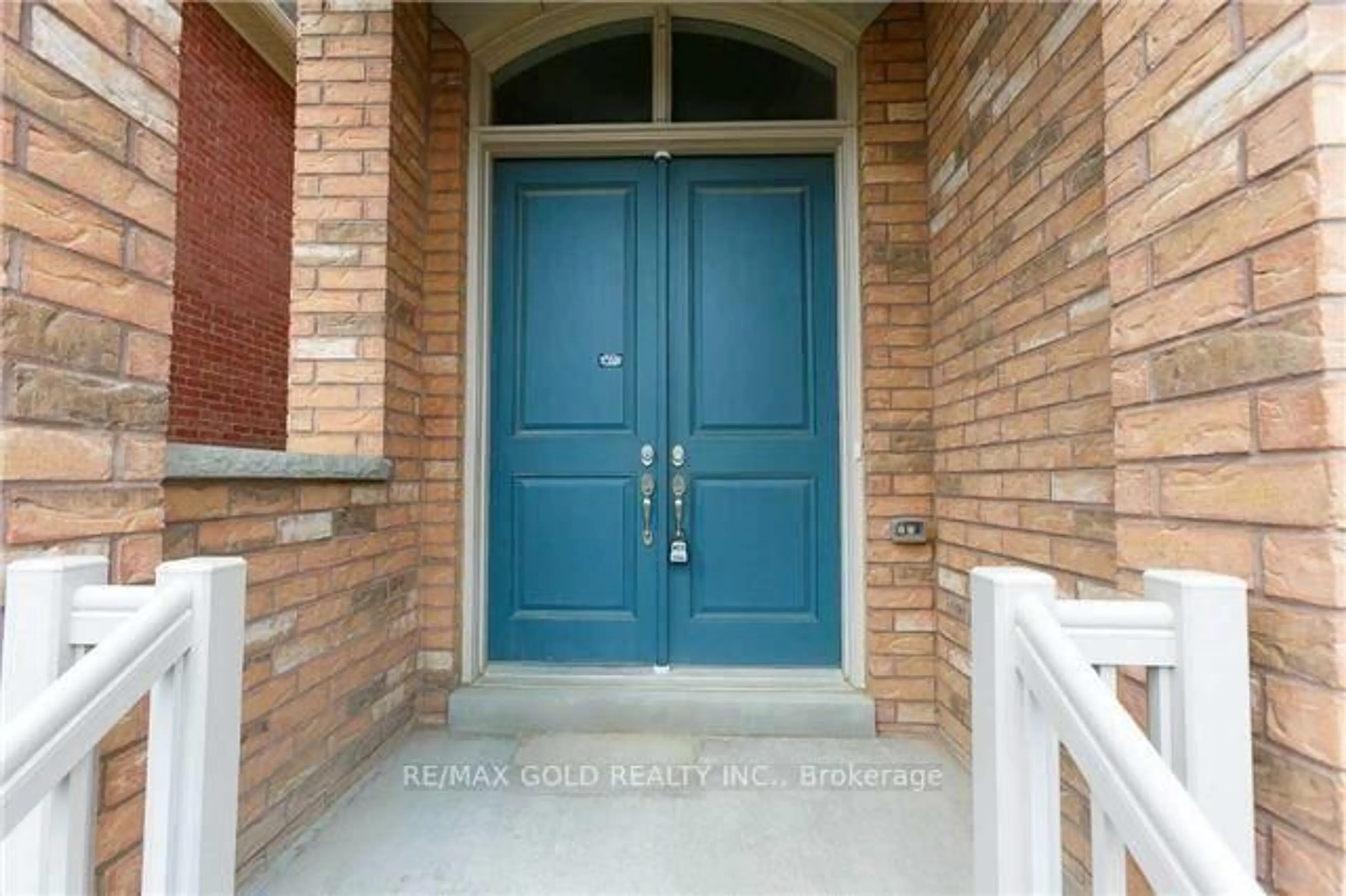 Indoor entryway for 137 Inspire Blvd, Brampton Ontario L6R 0B3