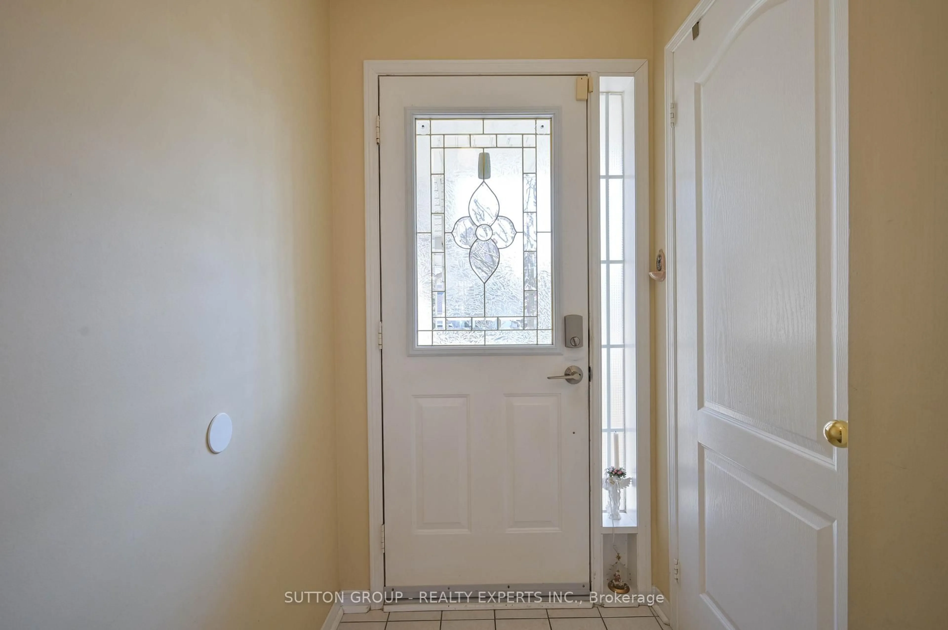 Indoor entryway for 3077 Caulfield Cres, Mississauga Ontario L5M 6J7