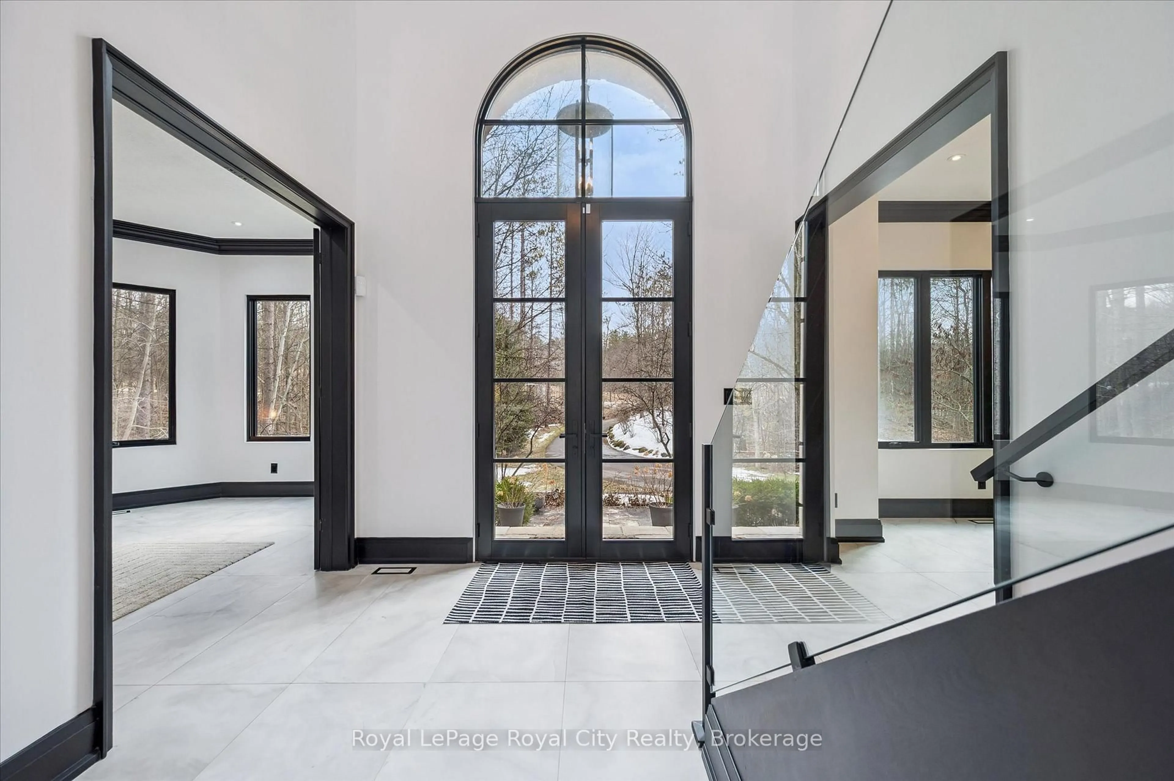 Indoor foyer for 4345 Random Acres Rd, Milton Ontario N0B 2K0