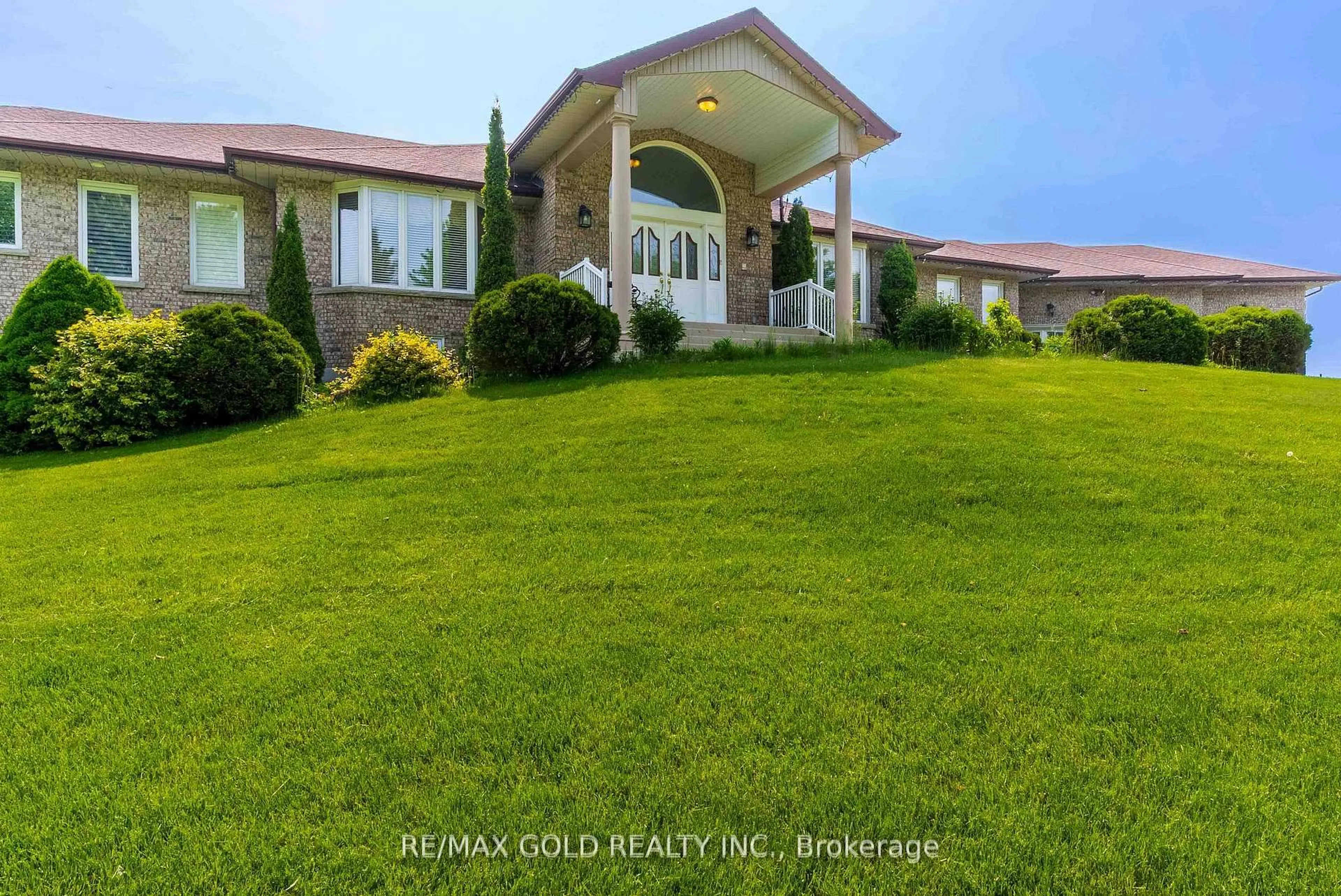 A pic from outside/outdoor area/front of a property/back of a property/a pic from drone, unknown for 45 Humber Tr, Caledon Ontario L7E 0B2