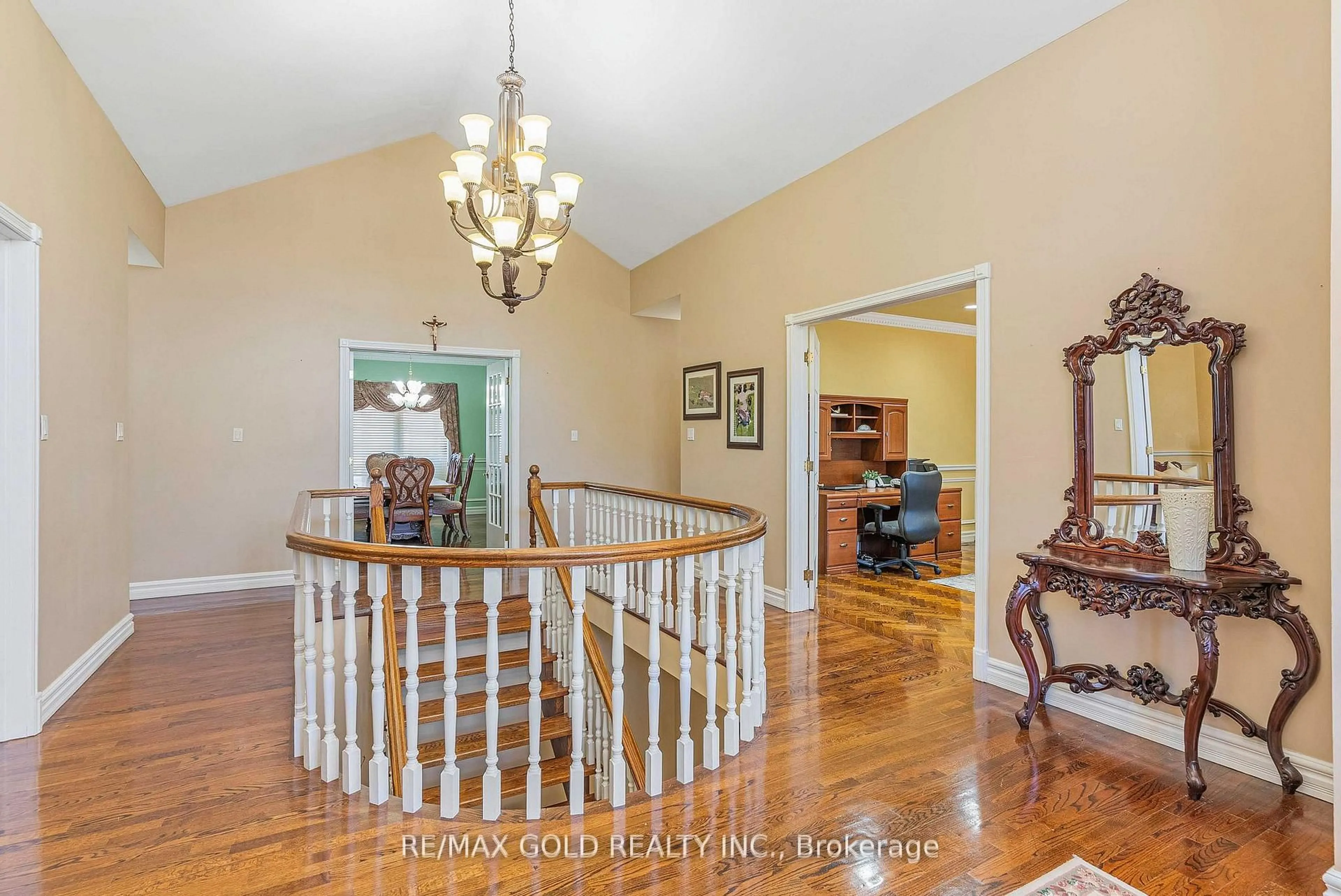 Indoor foyer for 45 Humber Tr, Caledon Ontario L7E 0B2