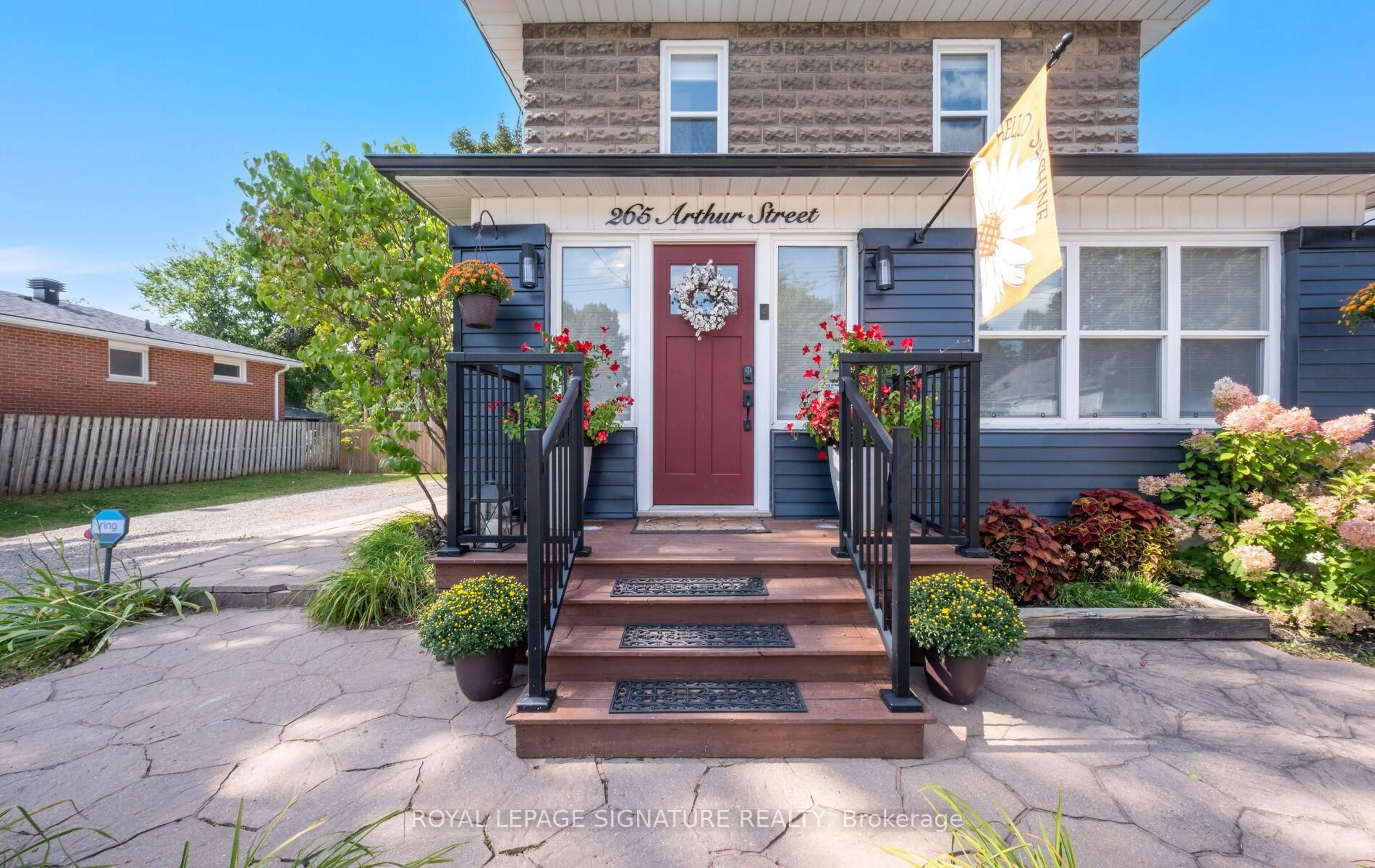 Indoor entryway for 265 Arthur St, Halton Hills Ontario L7J 1M2