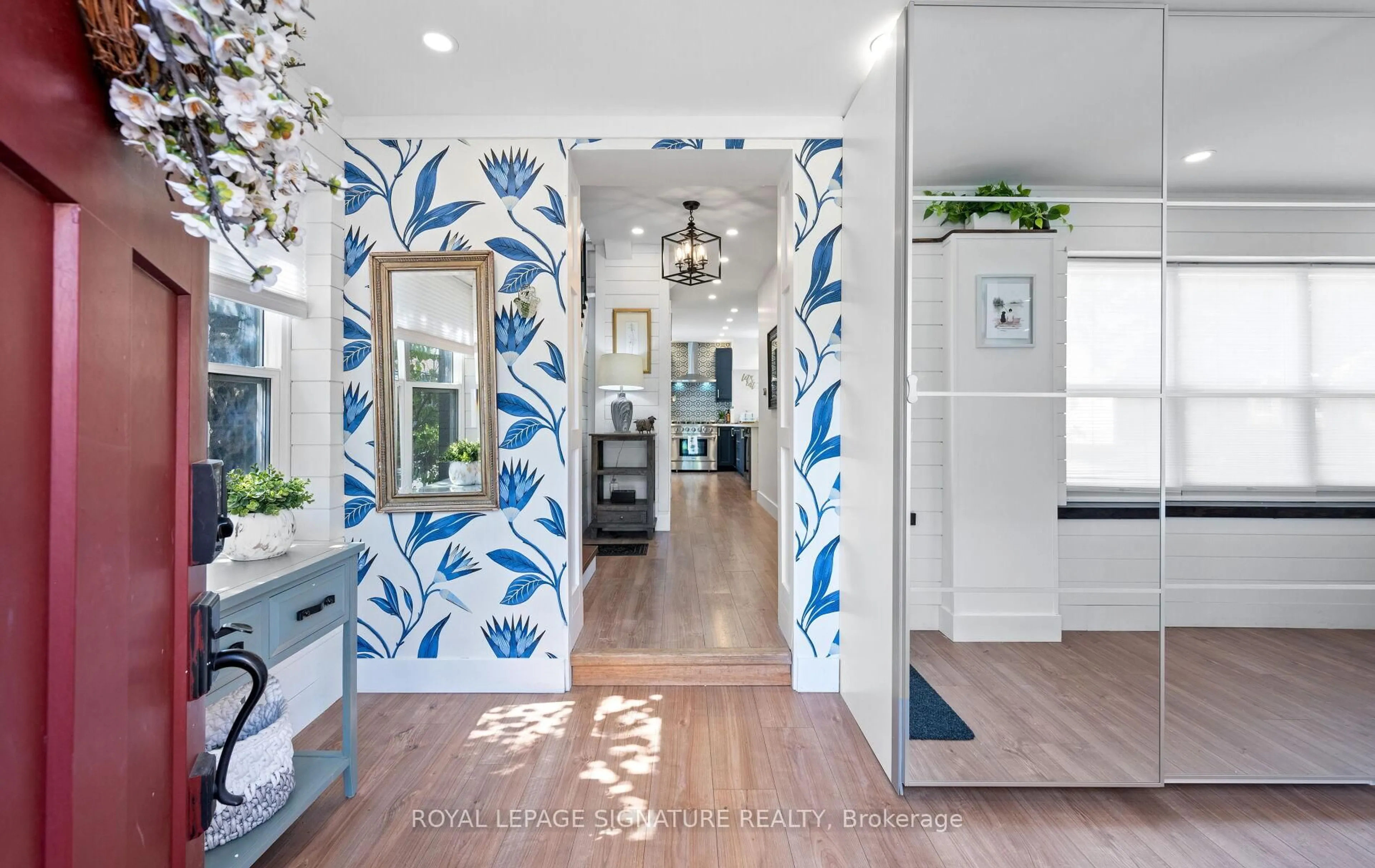 Indoor entryway for 265 Arthur St, Halton Hills Ontario L7J 1M2