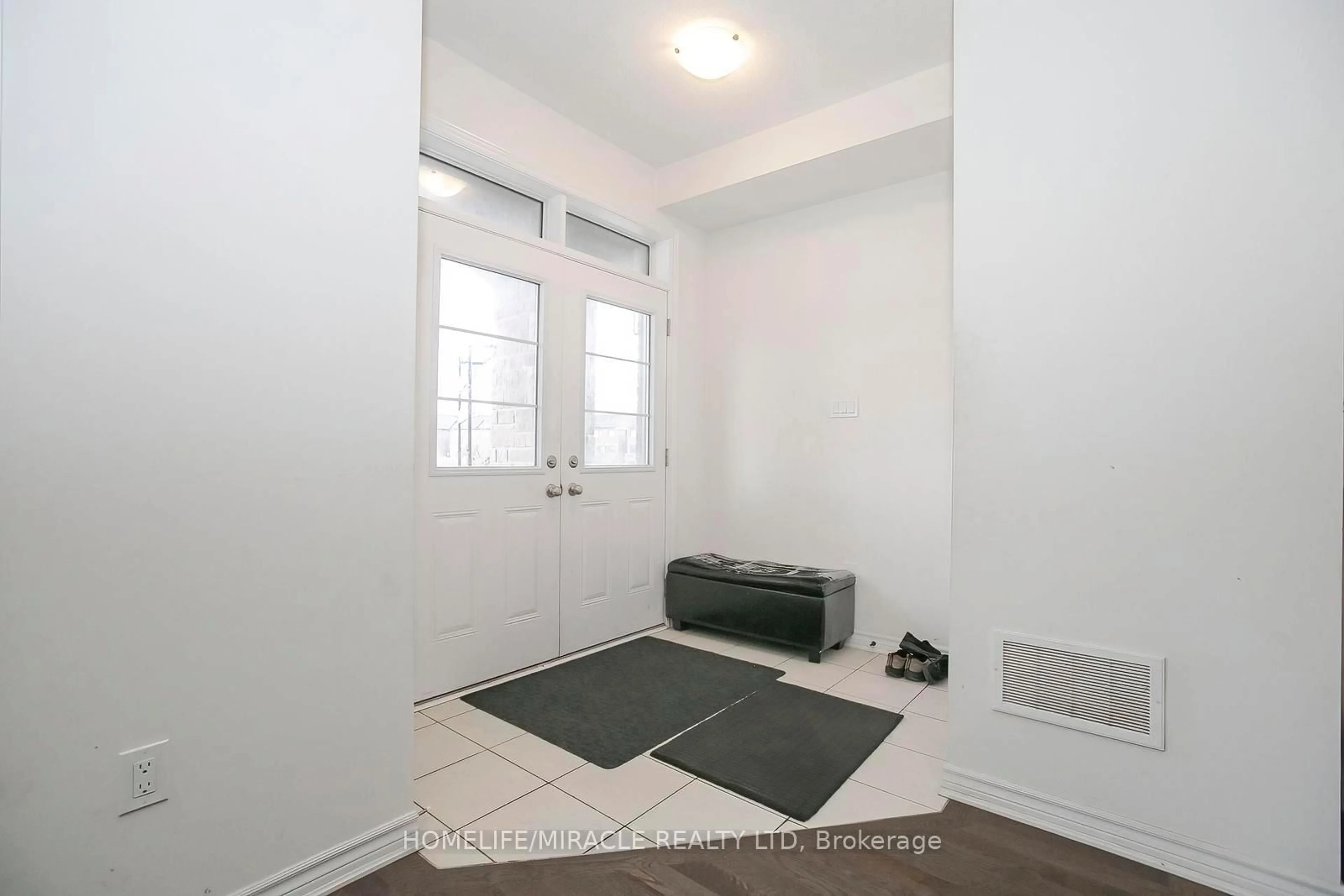 A pic of a room for 22 Madawaska Rd, Caledon Ontario L7C 4J5