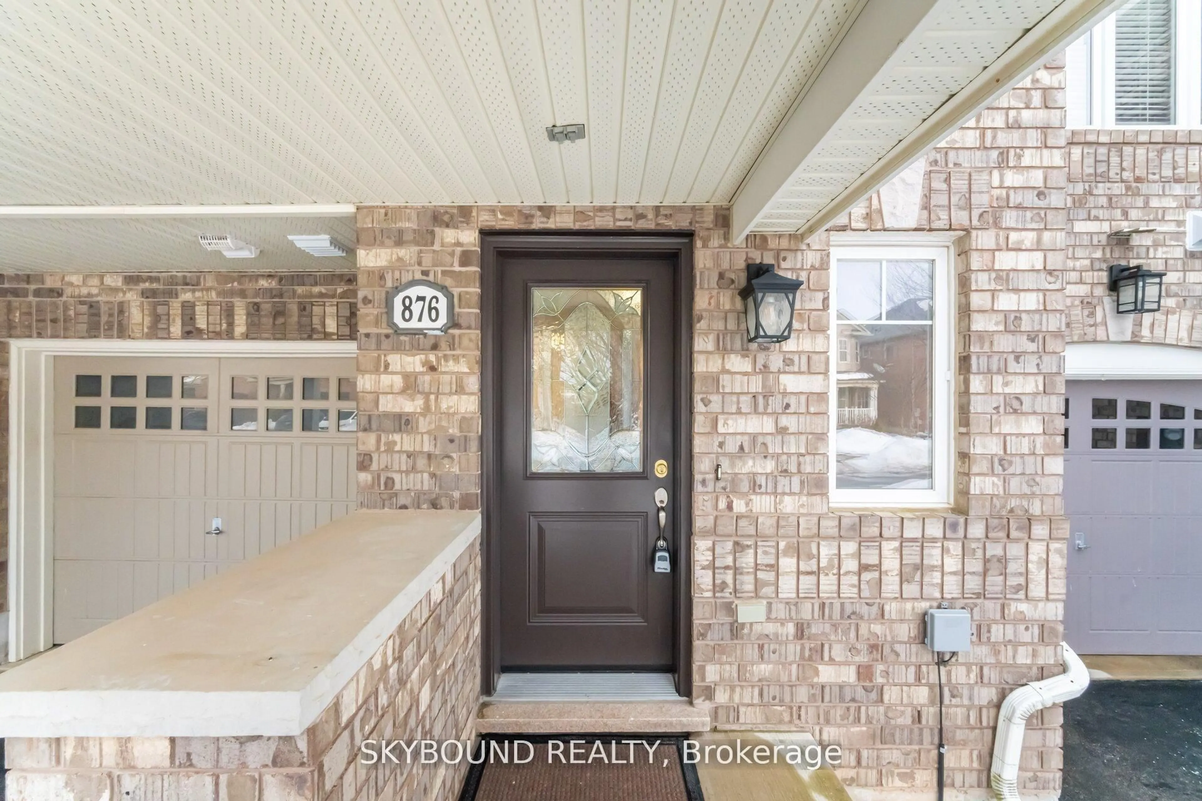 Indoor entryway for 876 Fowles Crt, Milton Ontario L9T 0Z6