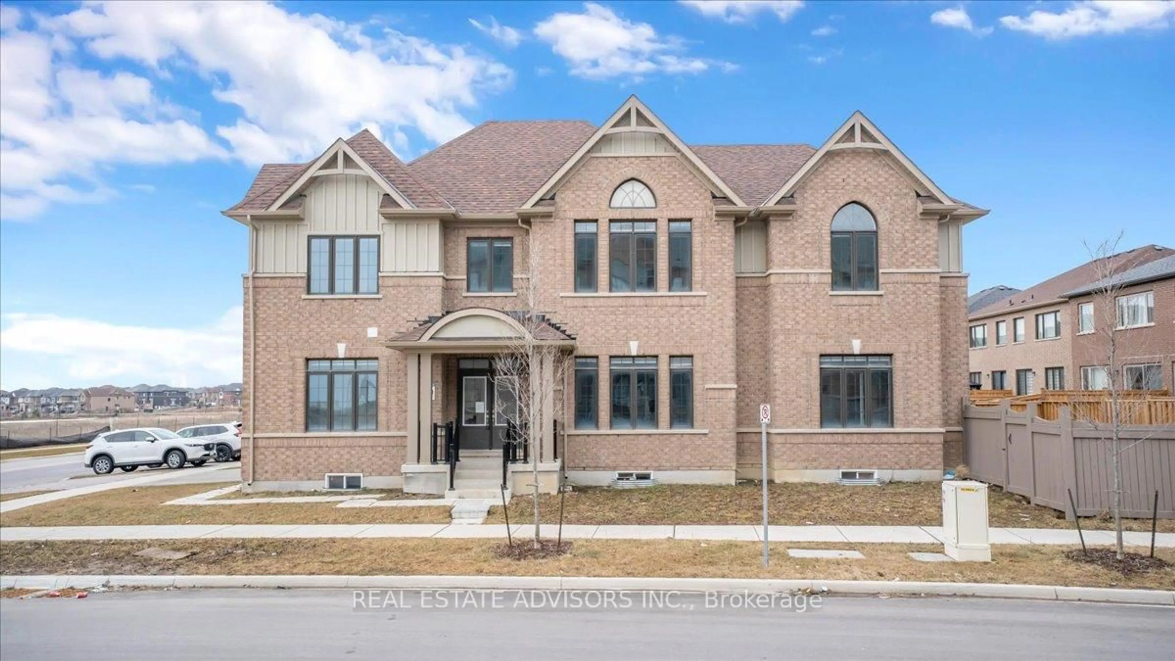 Home with brick exterior material, street for 2 Tweedhill Ave, Caledon Ontario L7C 4K5