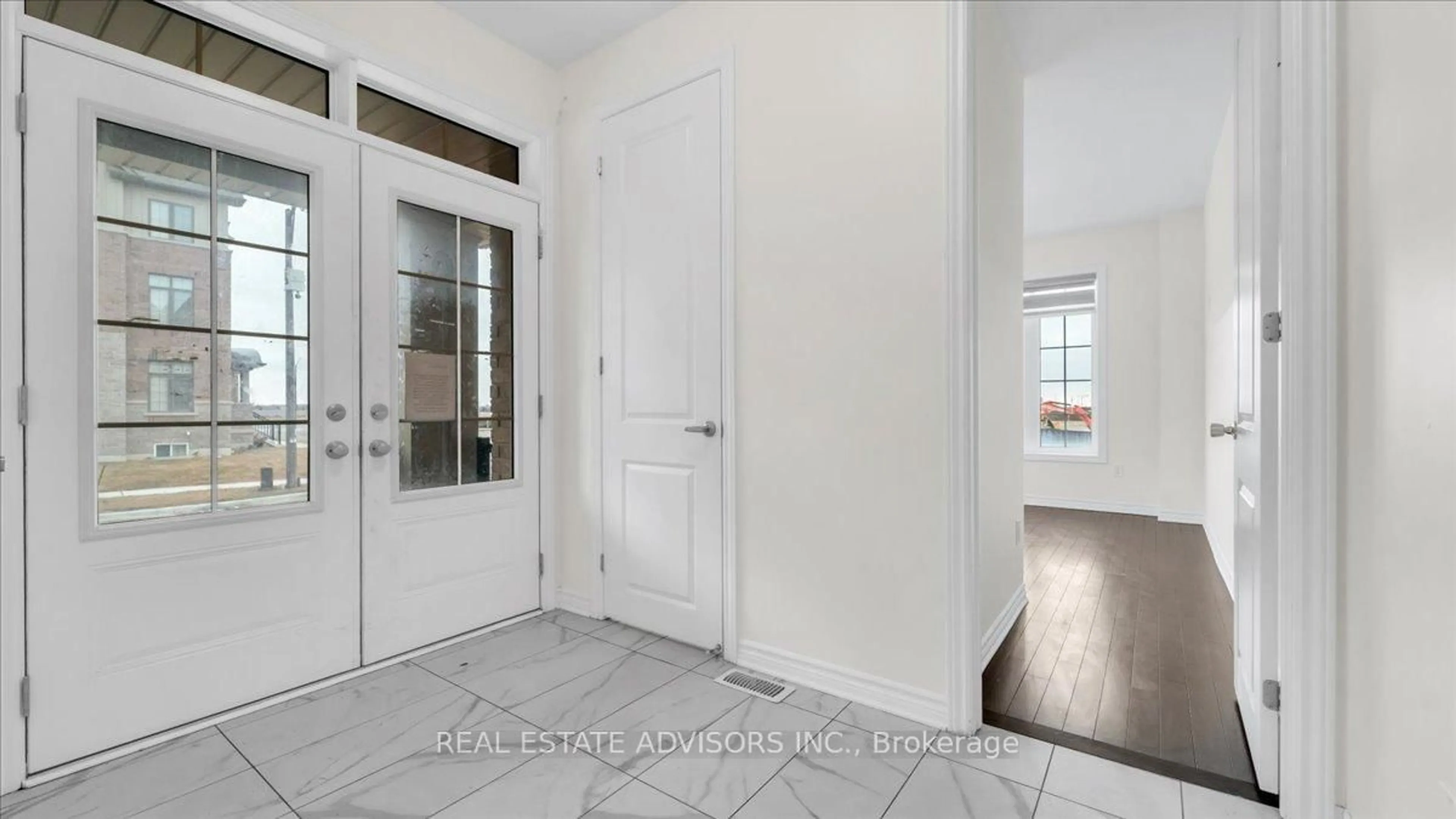 Indoor entryway for 2 Tweedhill Ave, Caledon Ontario L7C 4K5