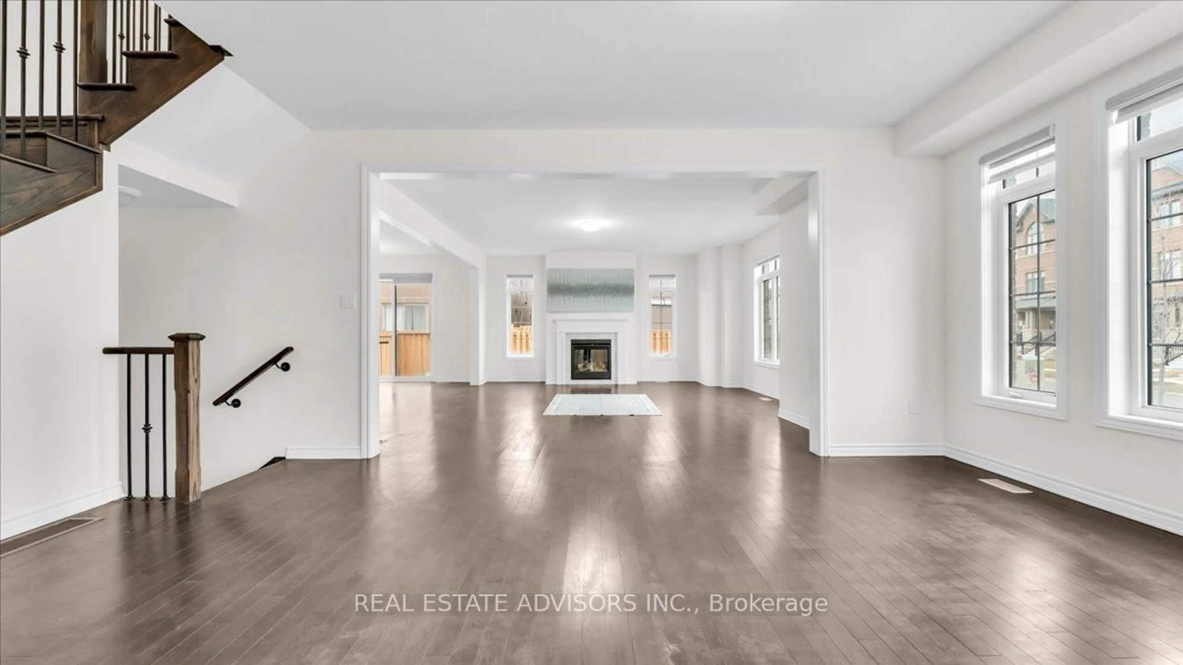 Unknown for 2 Tweedhill Ave, Caledon Ontario L7C 4K5