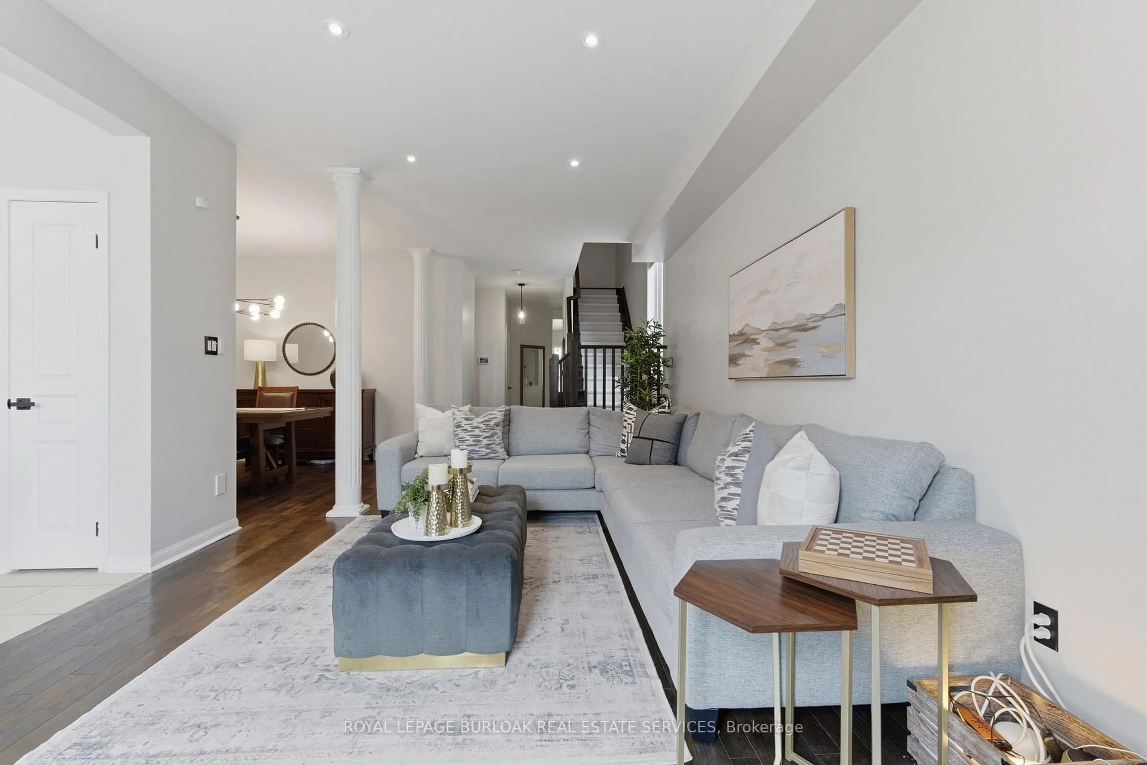 Living room with furniture, unknown for 2267 Whistling Springs Cres, Oakville Ontario L6M 5G5