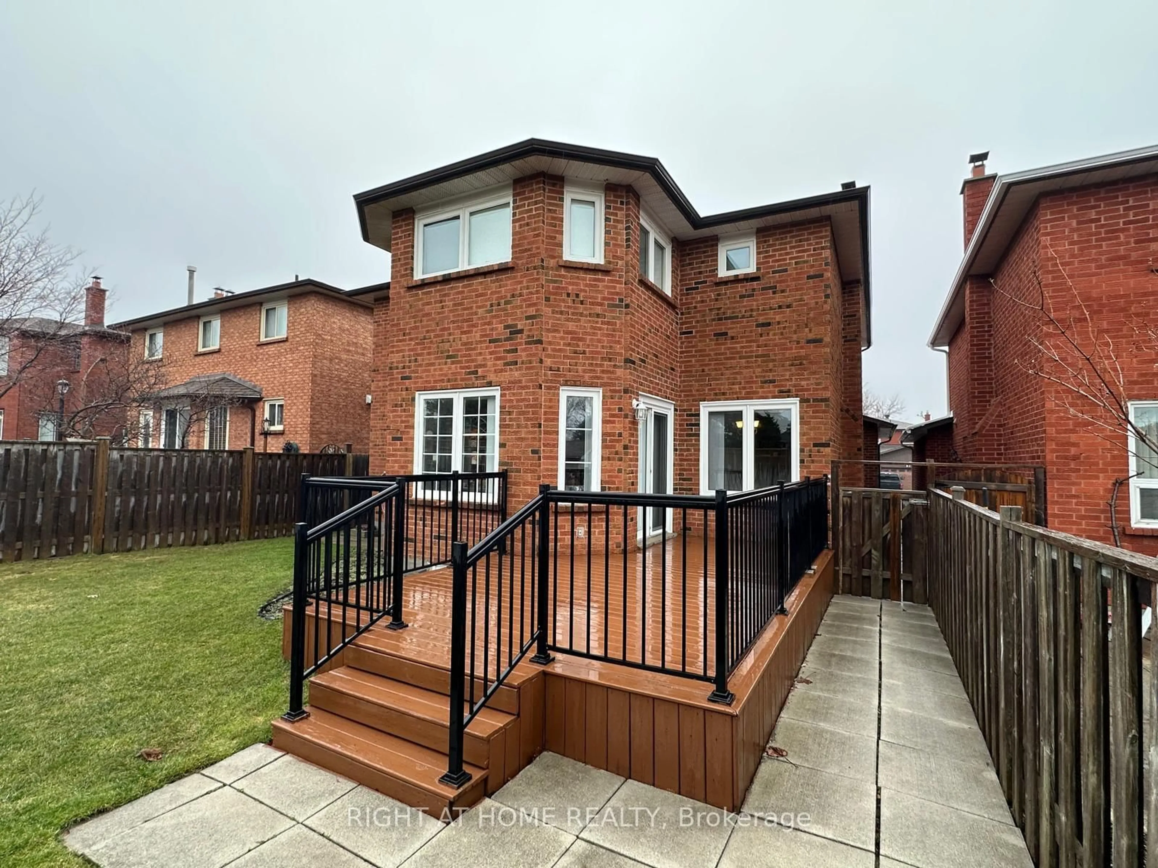 A pic from outside/outdoor area/front of a property/back of a property/a pic from drone, street for 874 Wetherby Lane, Mississauga Ontario L4W 4S9