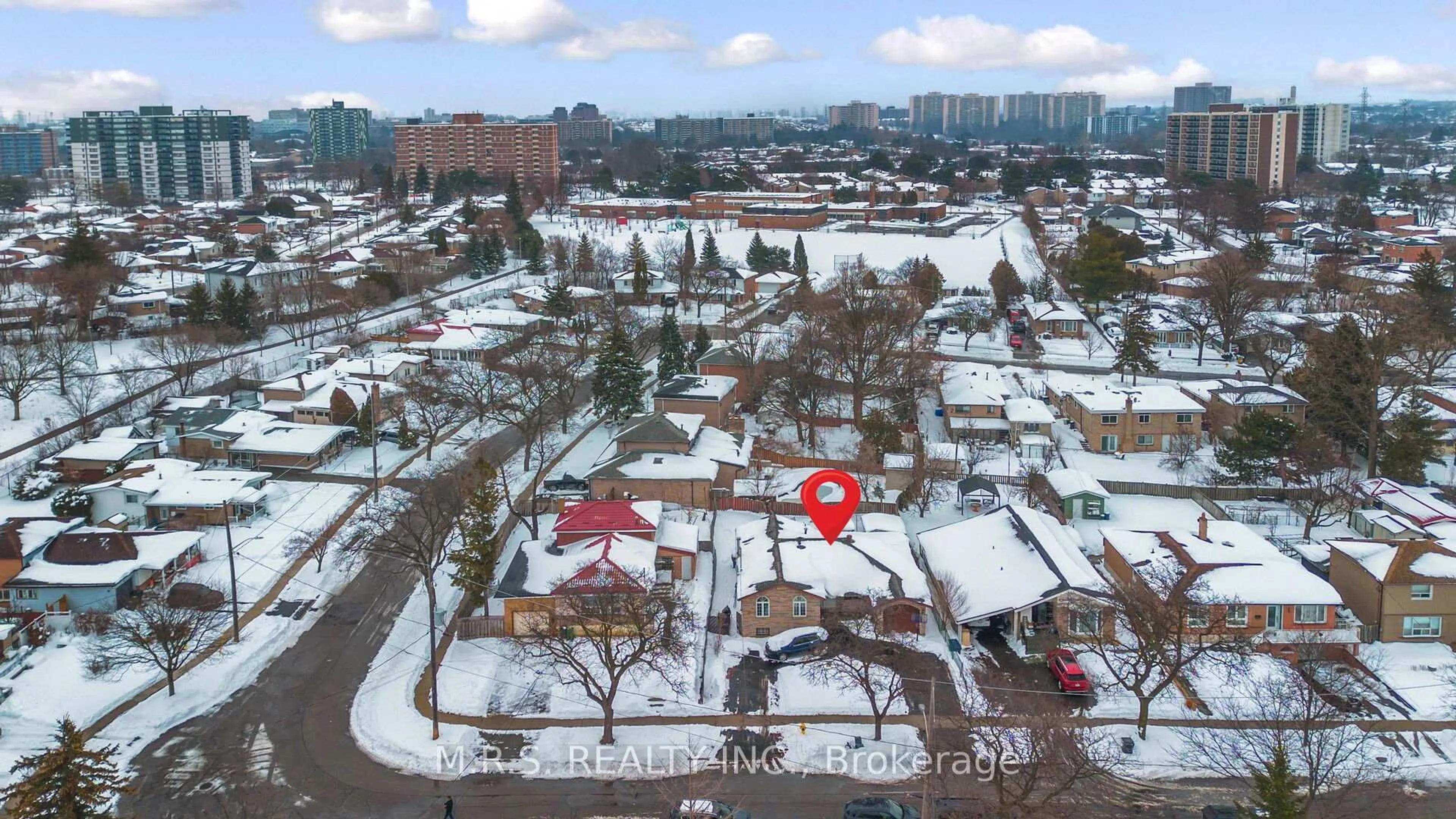 A pic from outside/outdoor area/front of a property/back of a property/a pic from drone, unknown for 61 Bloomington Cres, Toronto Ontario M3N 1R2