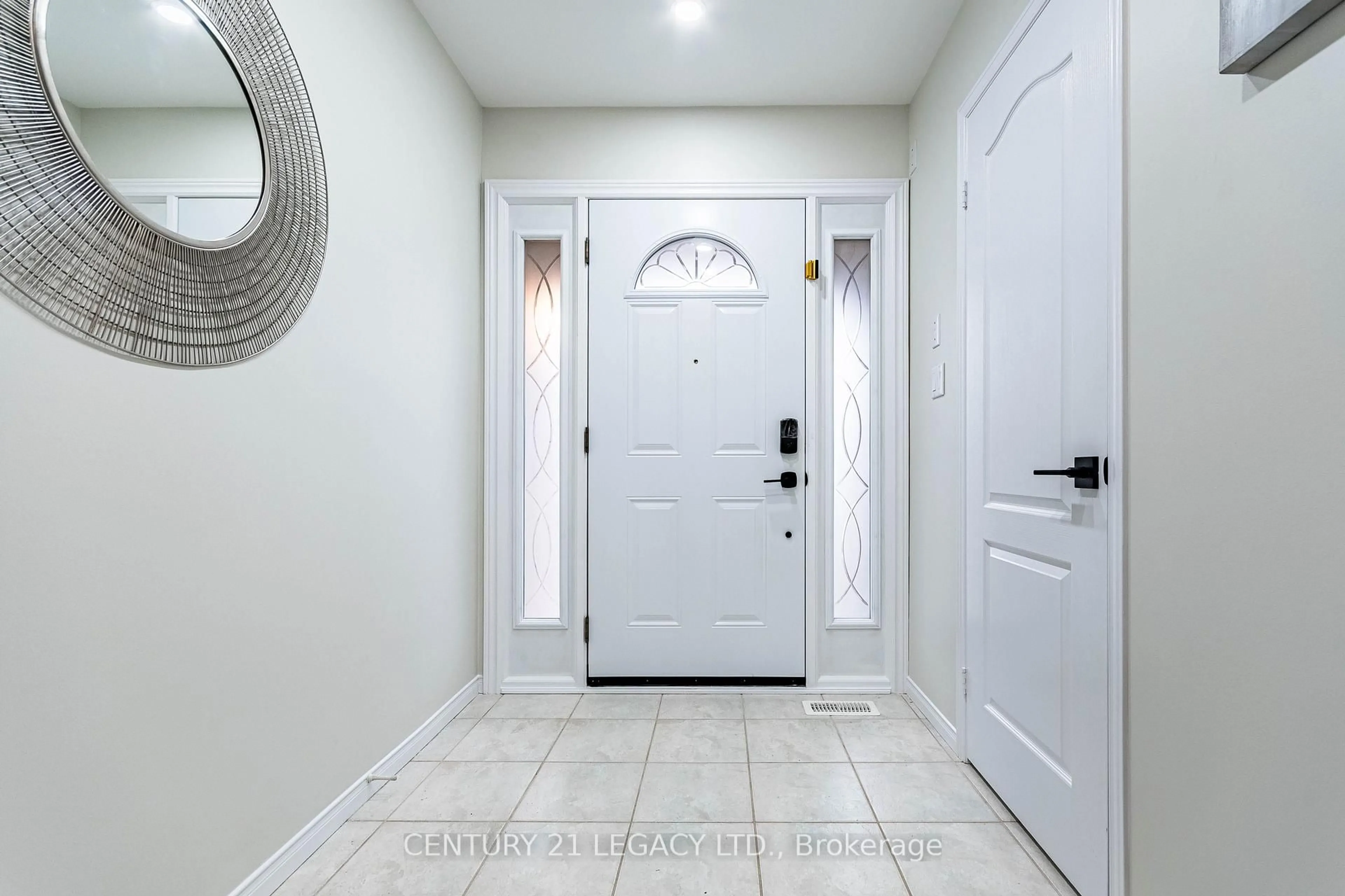 Indoor entryway for 4110 Forest Run Ave, Burlington Ontario L7M 4L7