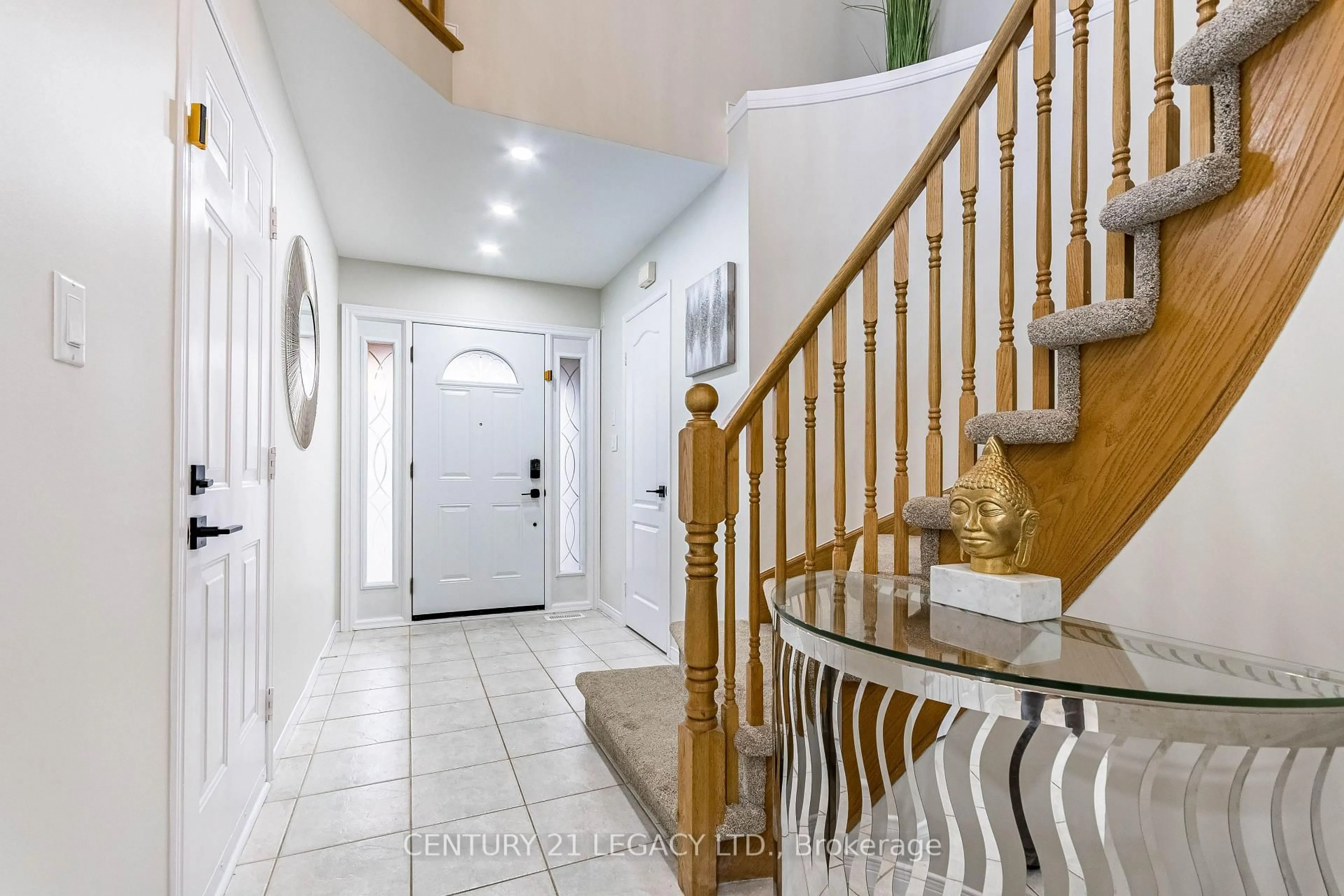 Indoor entryway for 4110 Forest Run Ave, Burlington Ontario L7M 4L7