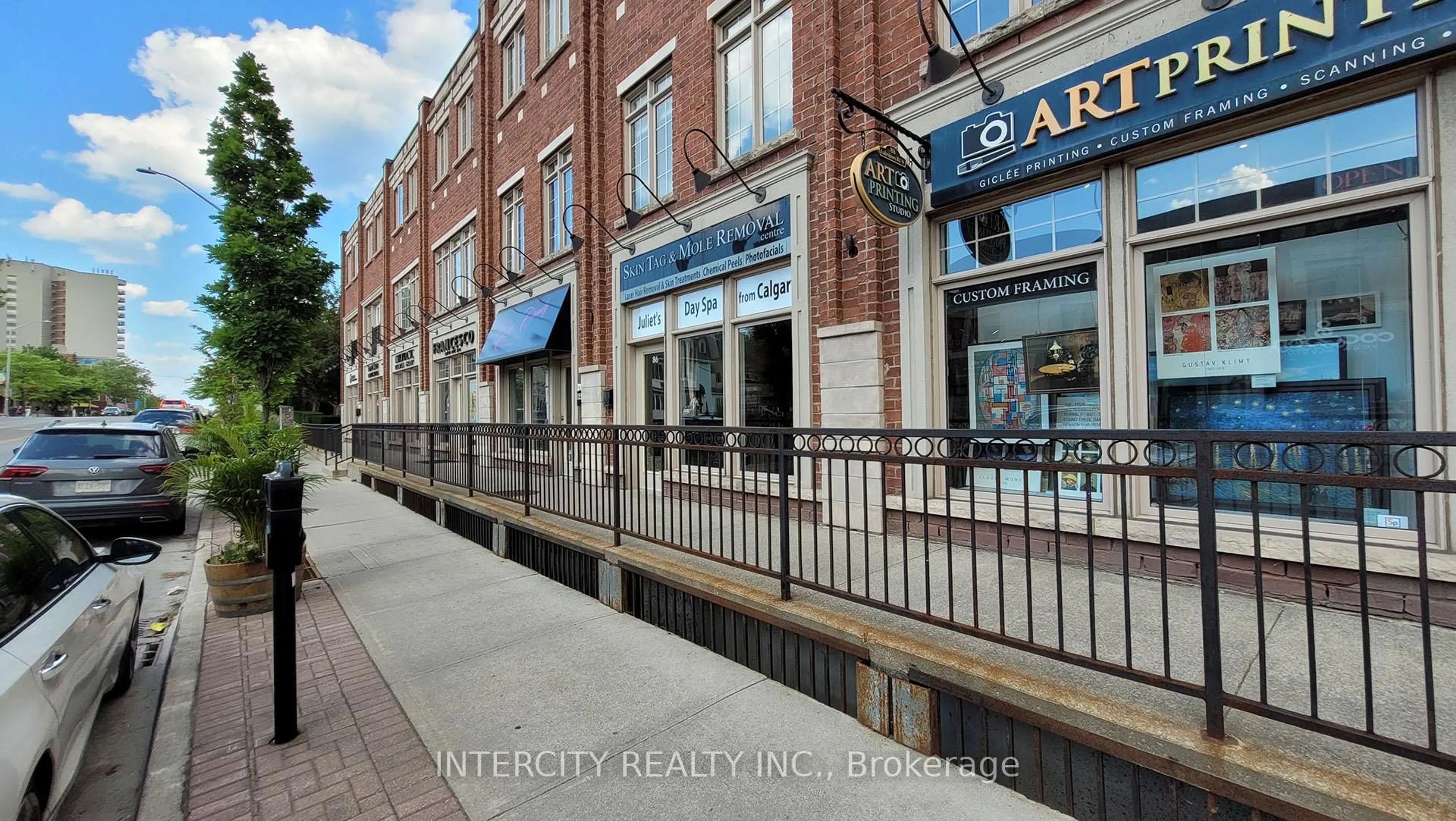 Patio, street for 86 Lakeshore Rd, Oakville Ontario L6K 3A2