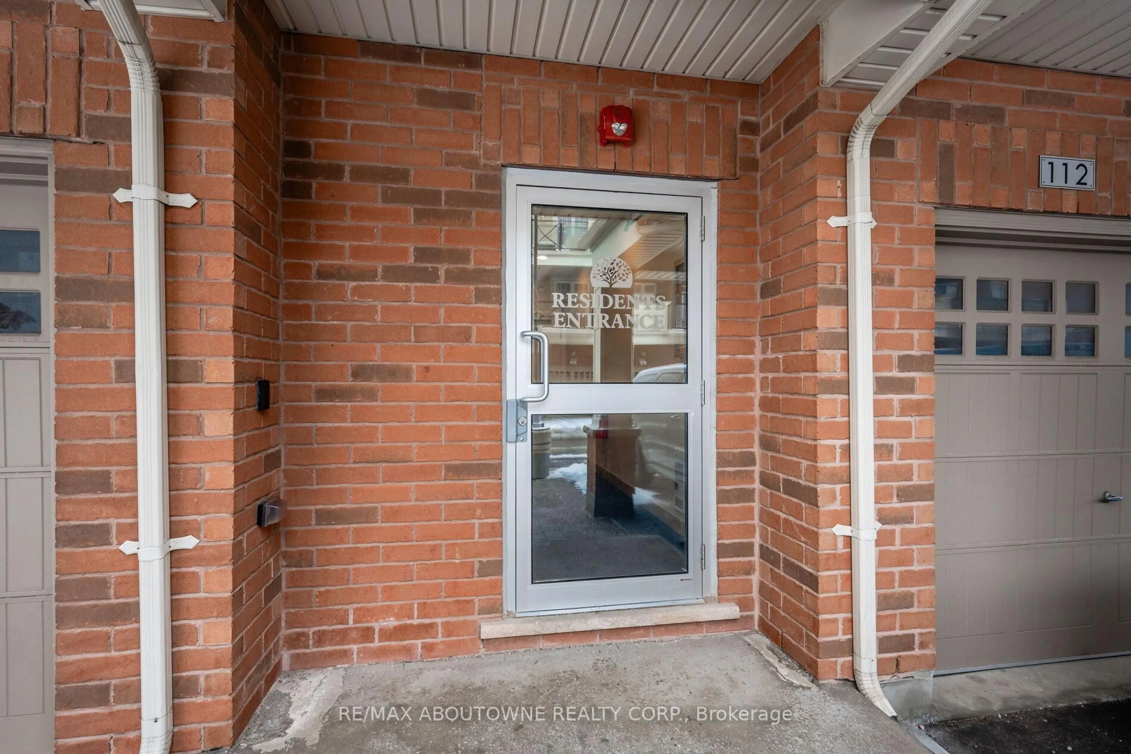 Indoor entryway for 269 Georgian Dr #312, Oakville Ontario L6H 0L1