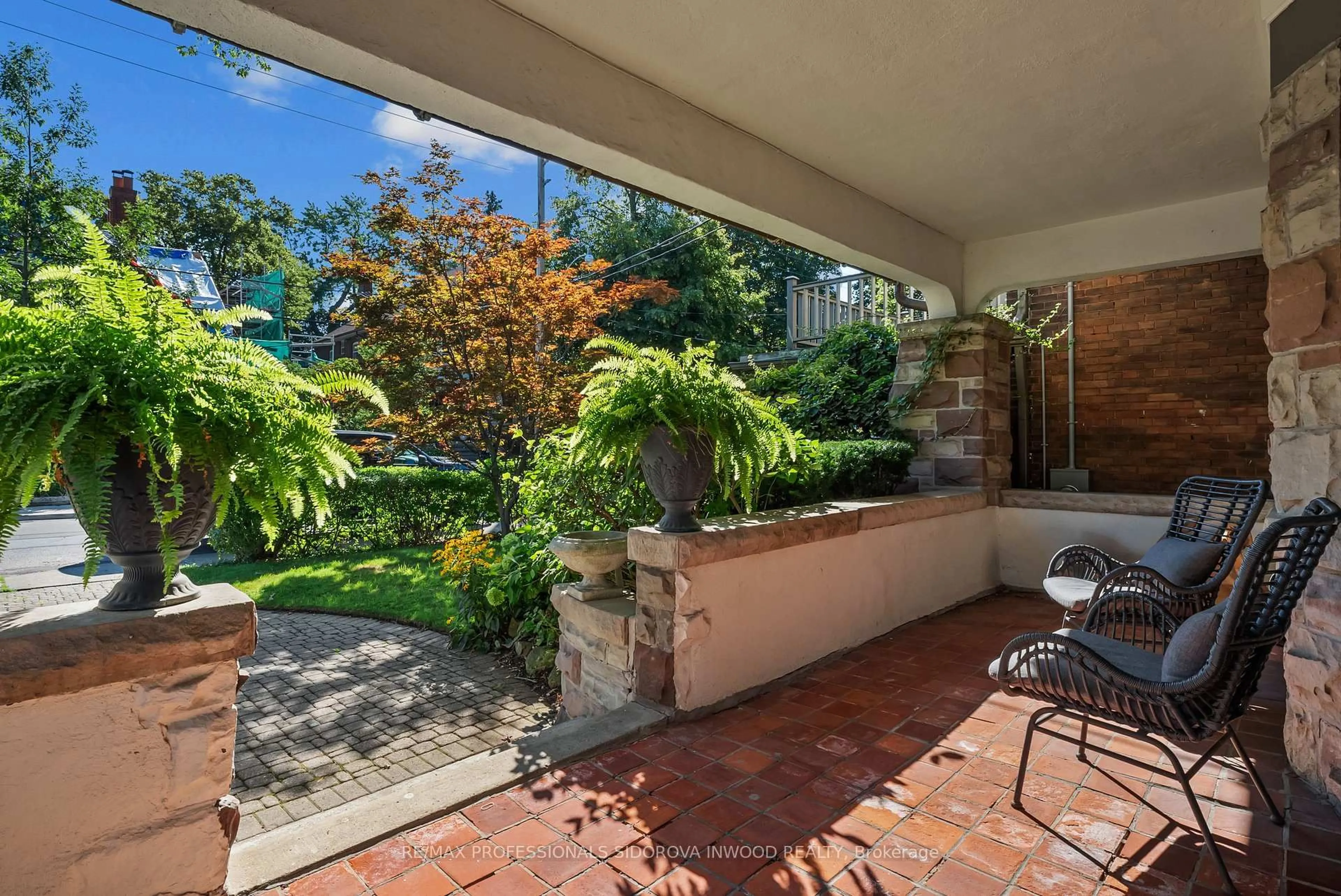 Patio, street for 260 Indian Rd, Toronto Ontario M6R 2X2