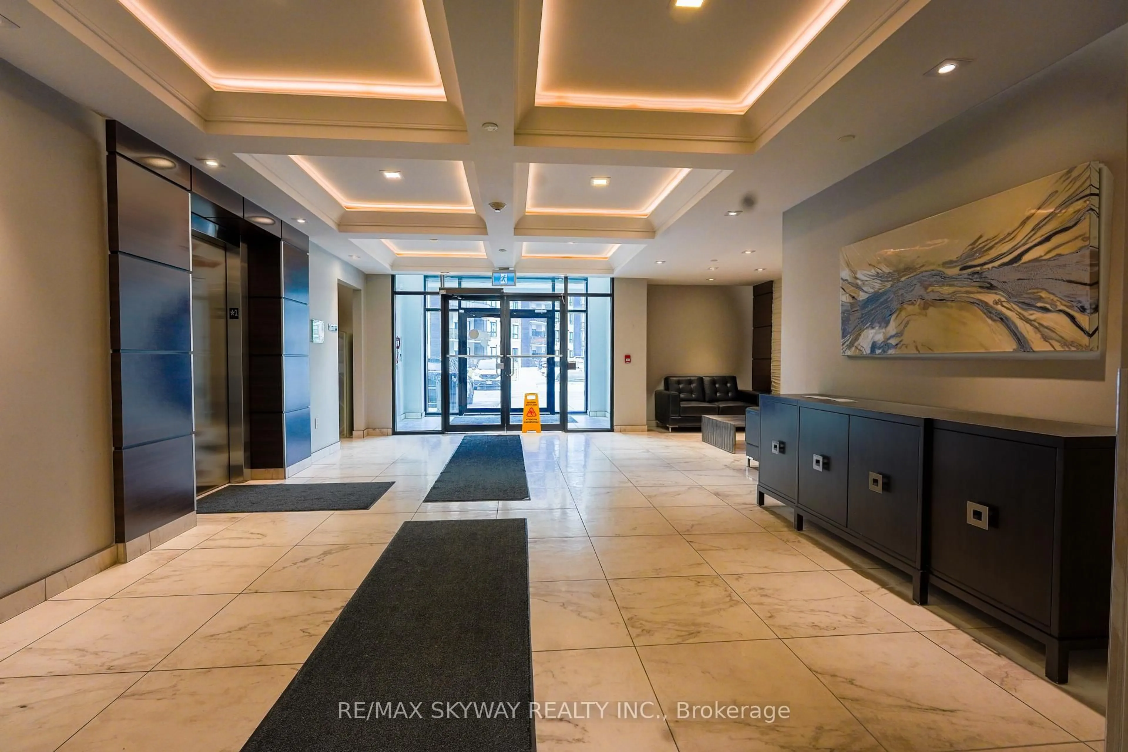 Indoor foyer for 620 Sauve St #415, Milton Ontario L9T 9A5