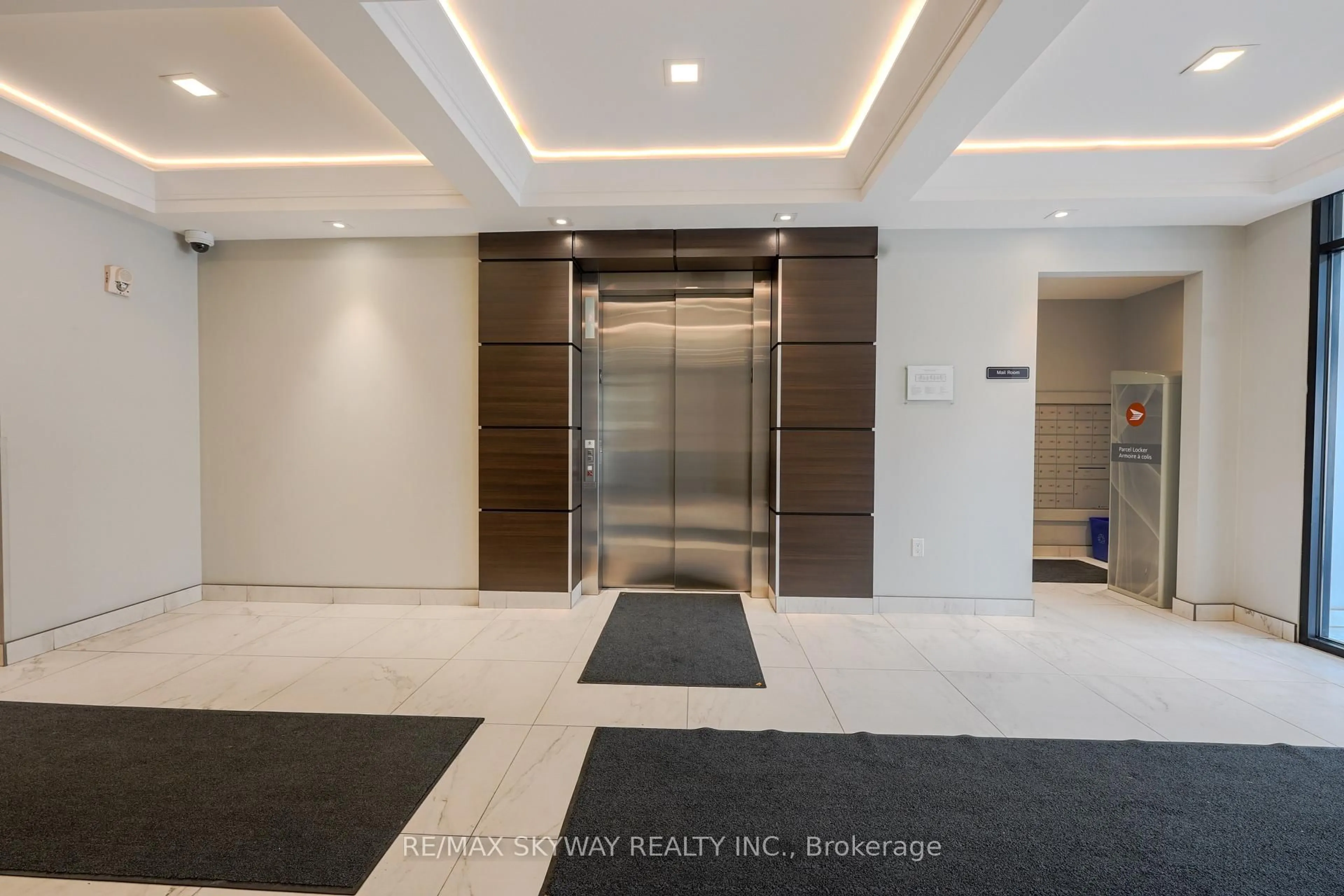 Indoor foyer for 620 Sauve St #415, Milton Ontario L9T 9A5