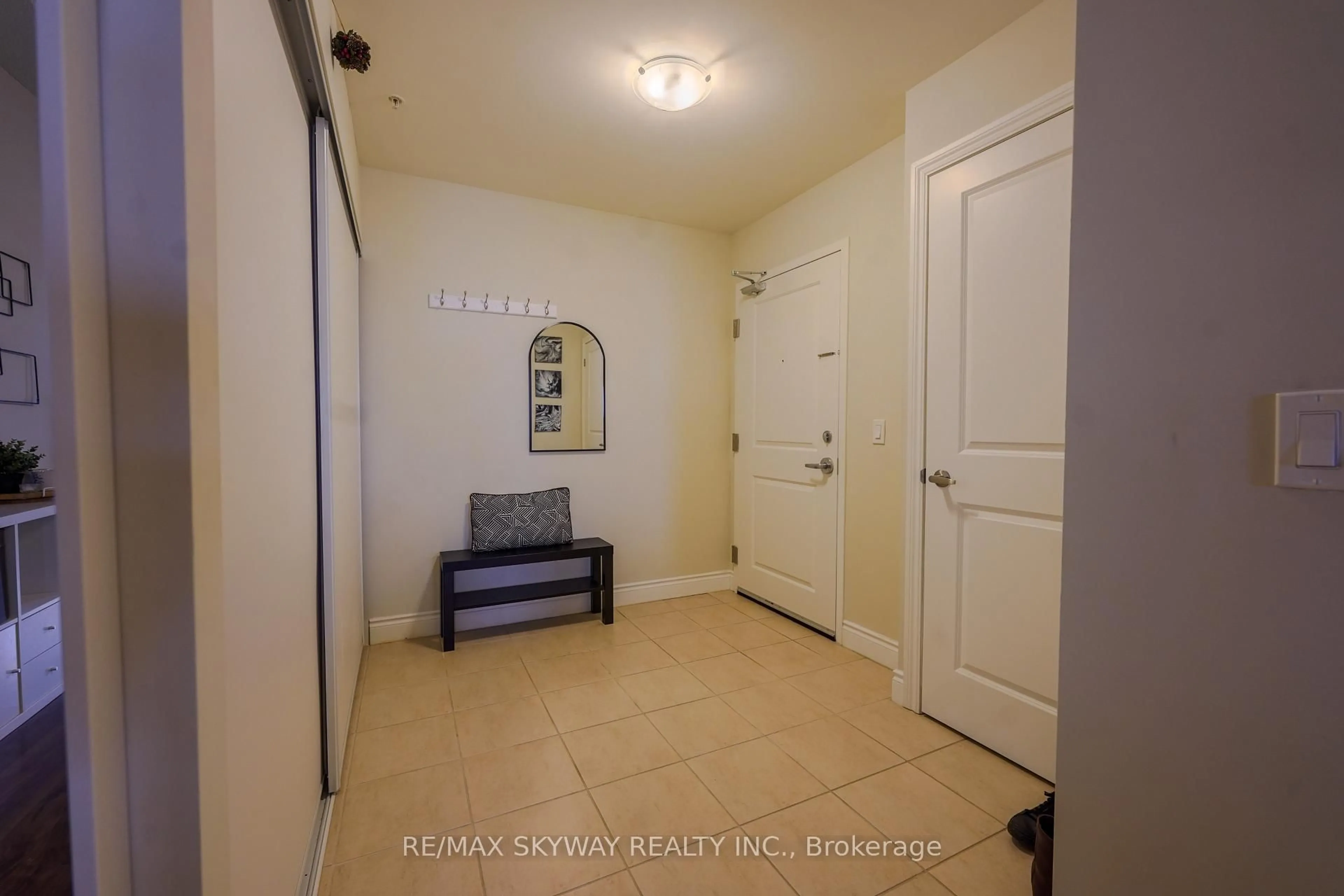 Indoor entryway for 620 Sauve St #415, Milton Ontario L9T 9A5
