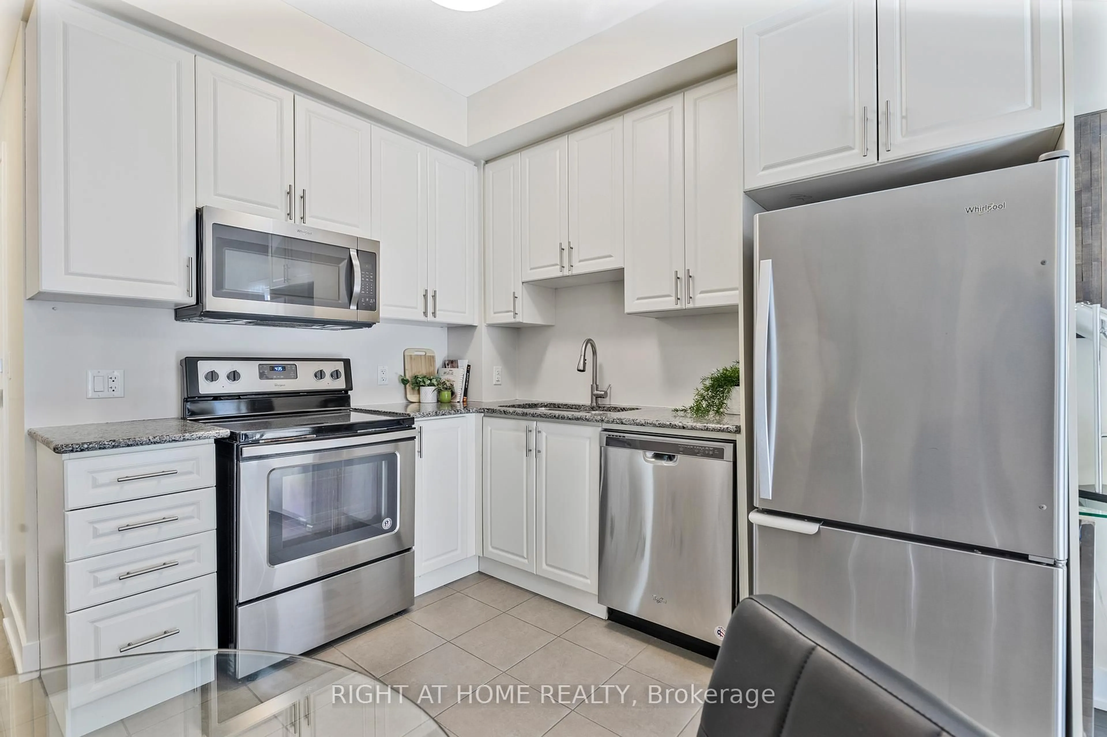 Standard kitchen, unknown for 2486 Old Bronte Rd #423, Oakville Ontario L6M 4J2