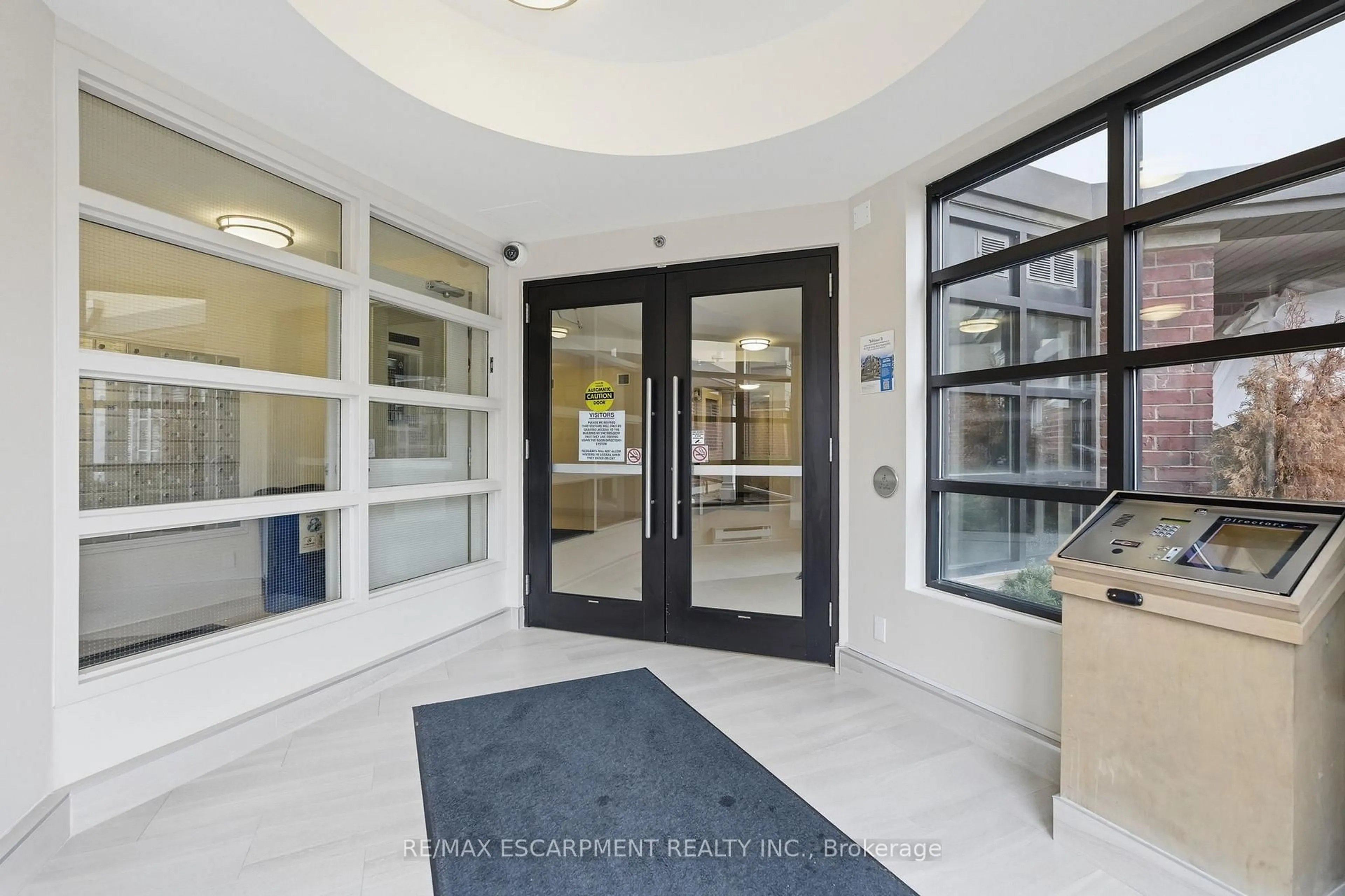 Indoor foyer for 3060 Rotary Way #226, Burlington Ontario L7M 0G9