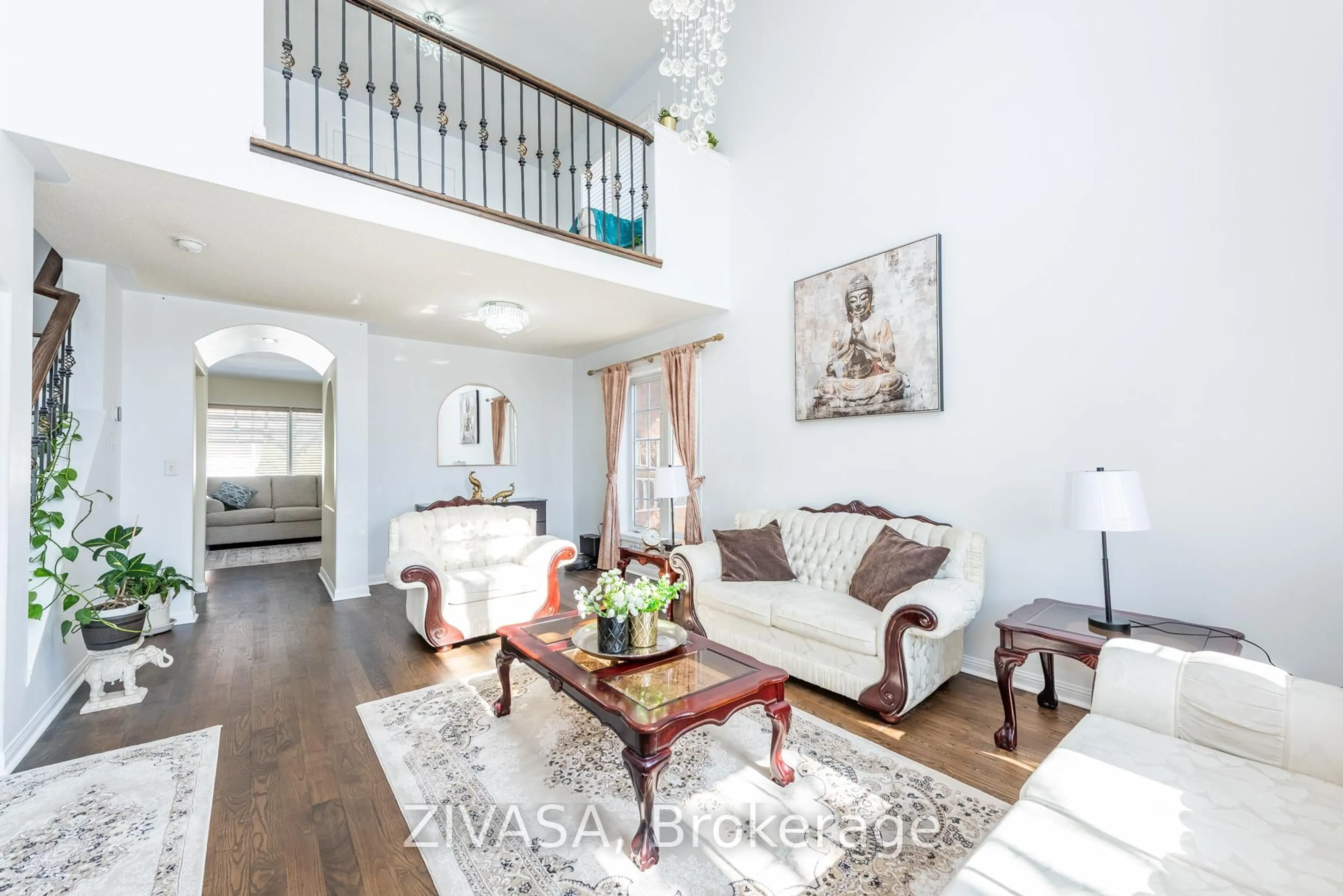 Living room with furniture, wood/laminate floor for 10 Upshall Dr, Brampton Ontario L6P 1E1