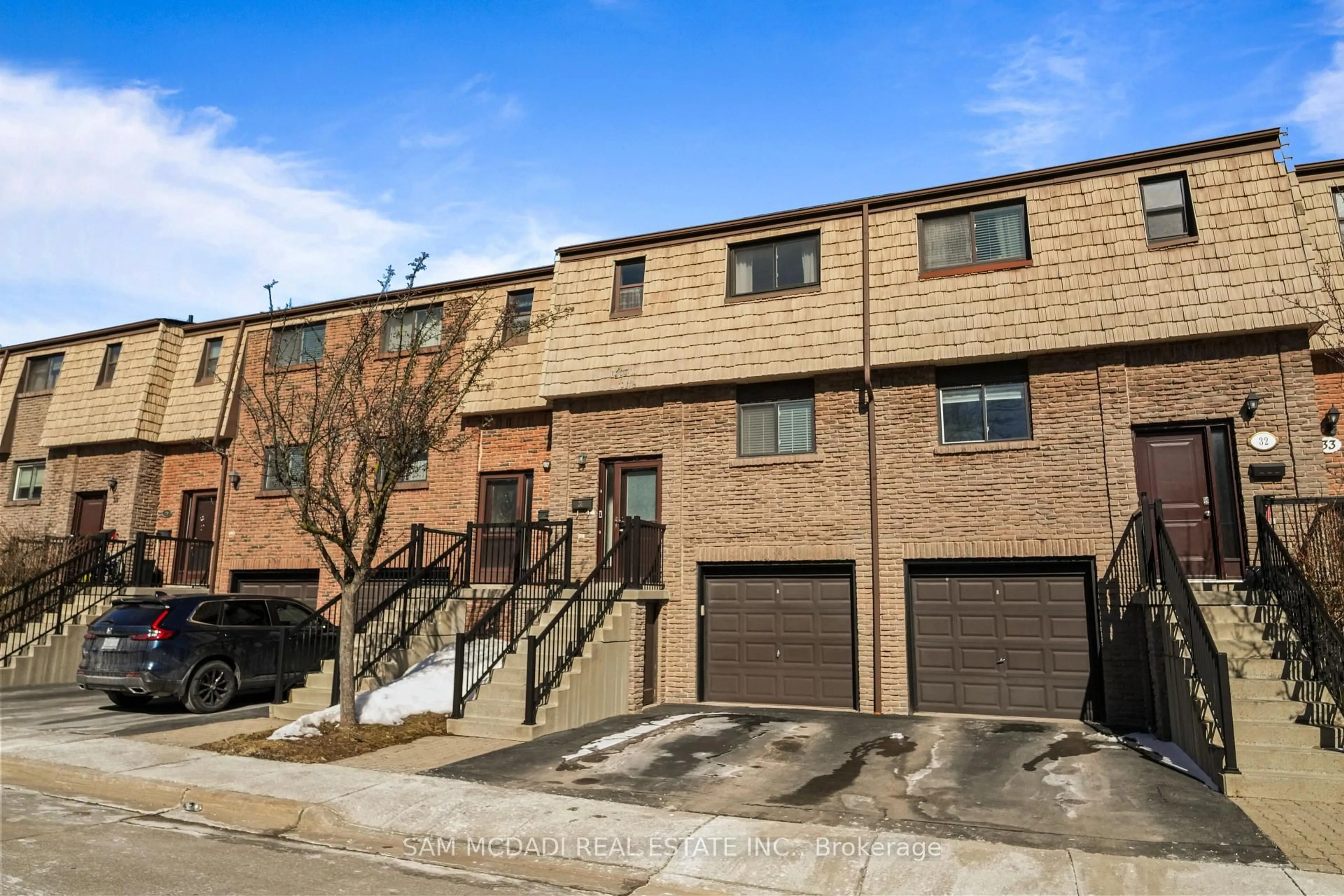 Home with brick exterior material, street for 1518 Sixth Line #31, Oakville Ontario L6H 2P2