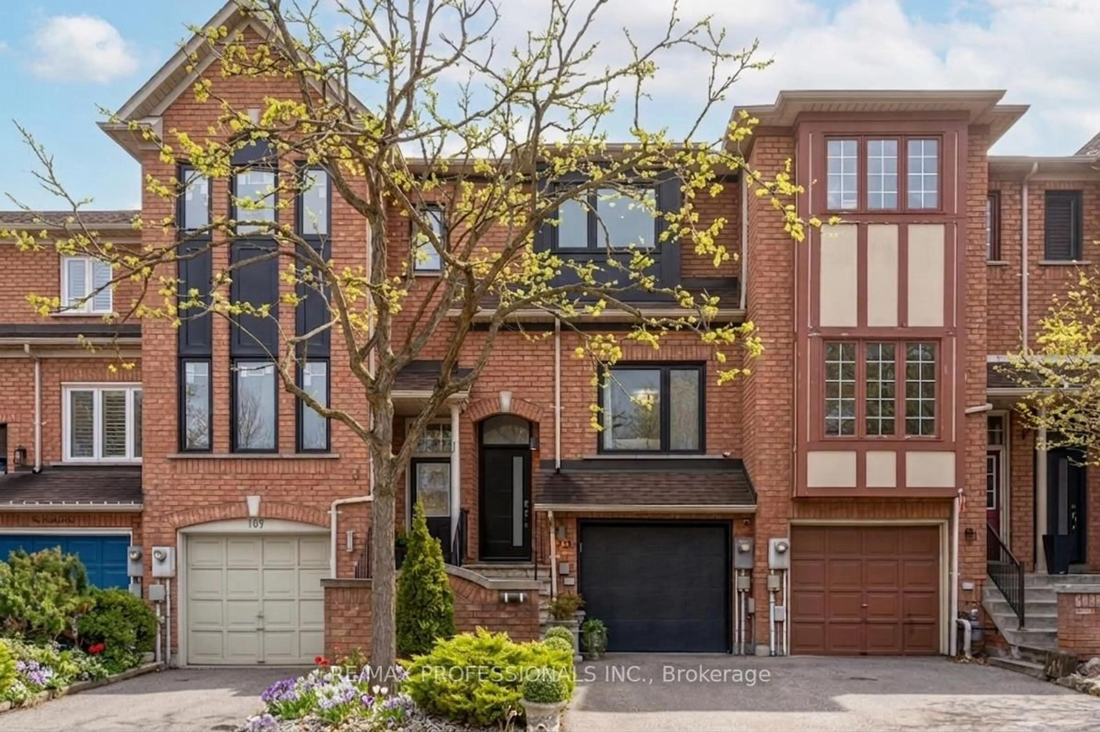 Home with brick exterior material, street for 105 Harbourview Cres, Toronto Ontario M8V 4A9