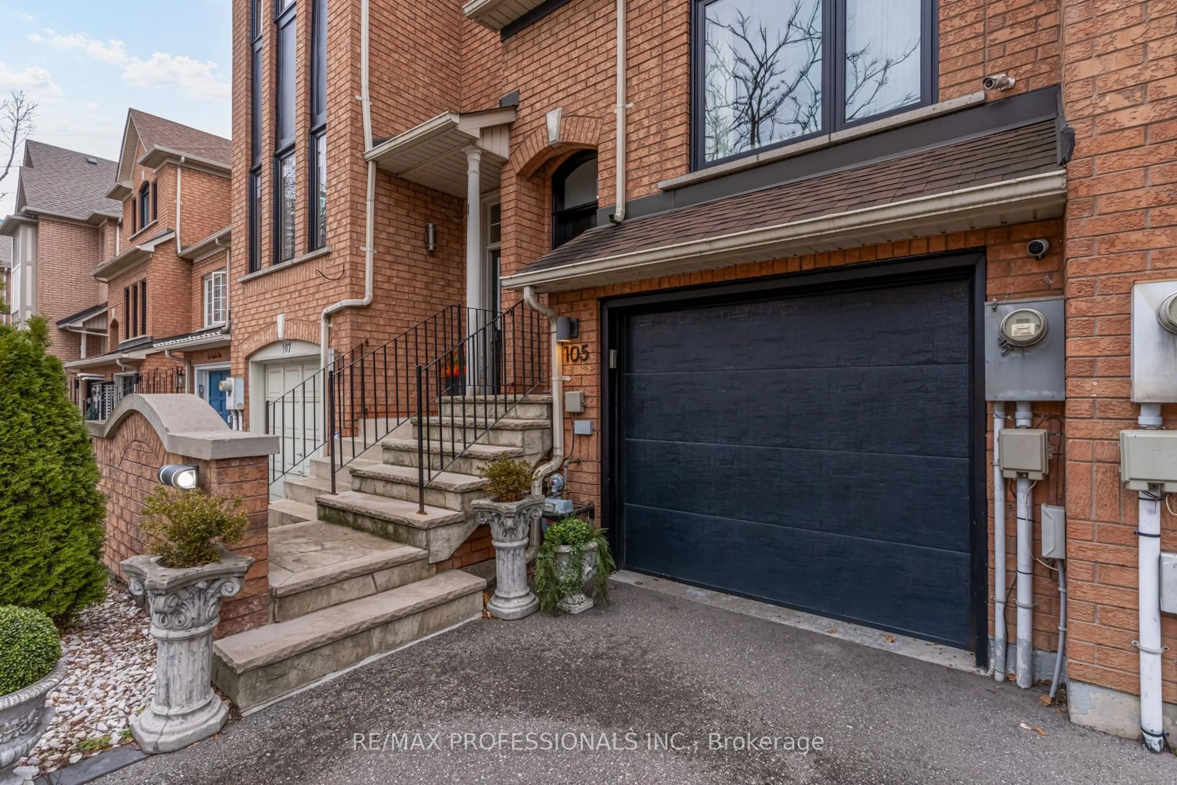 Home with brick exterior material, street for 105 Harbourview Cres, Toronto Ontario M8V 4A9