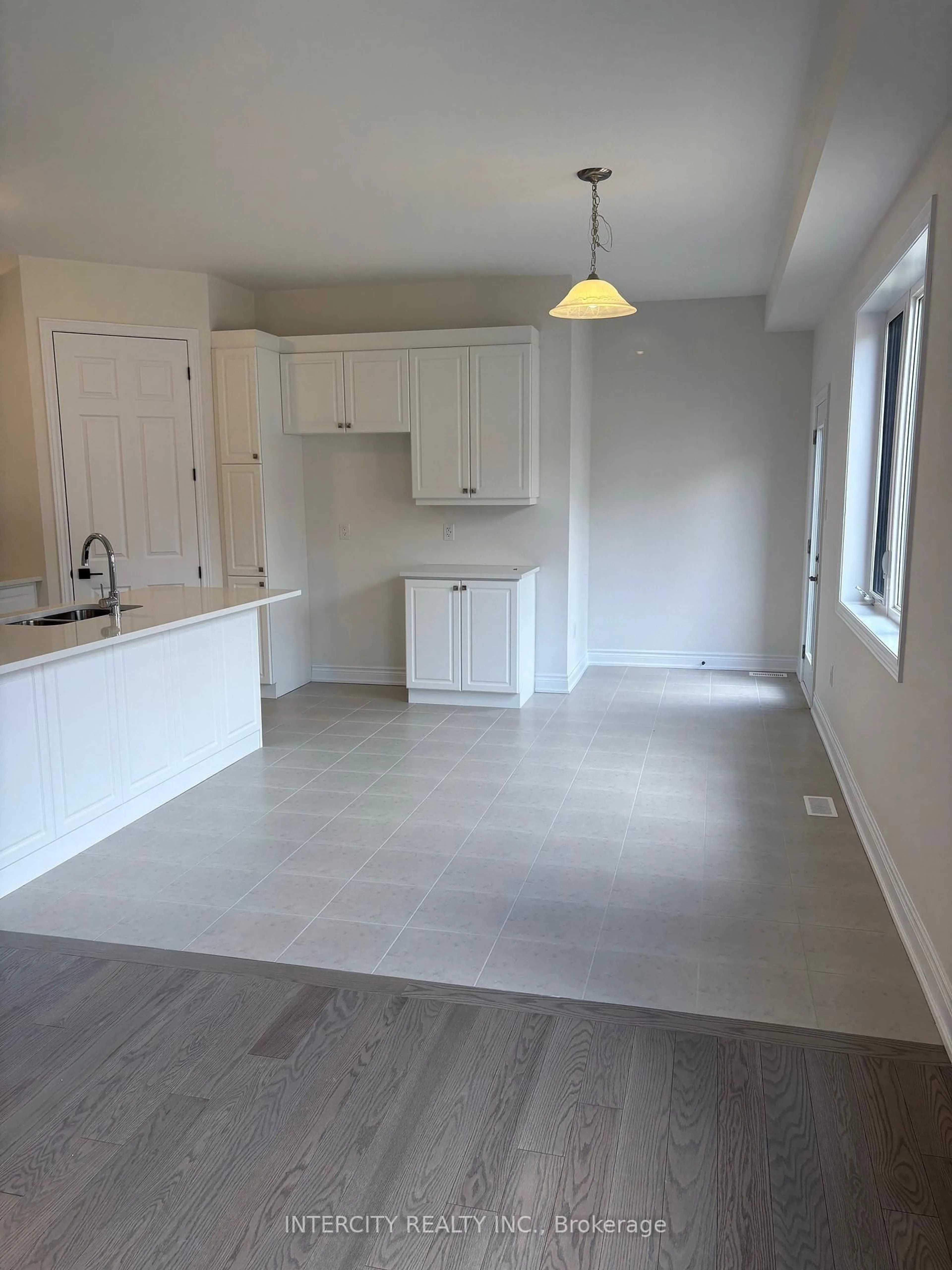 Open concept kitchen, unknown for 11 Keyworth Cres, Brampton Ontario L6R 4E9