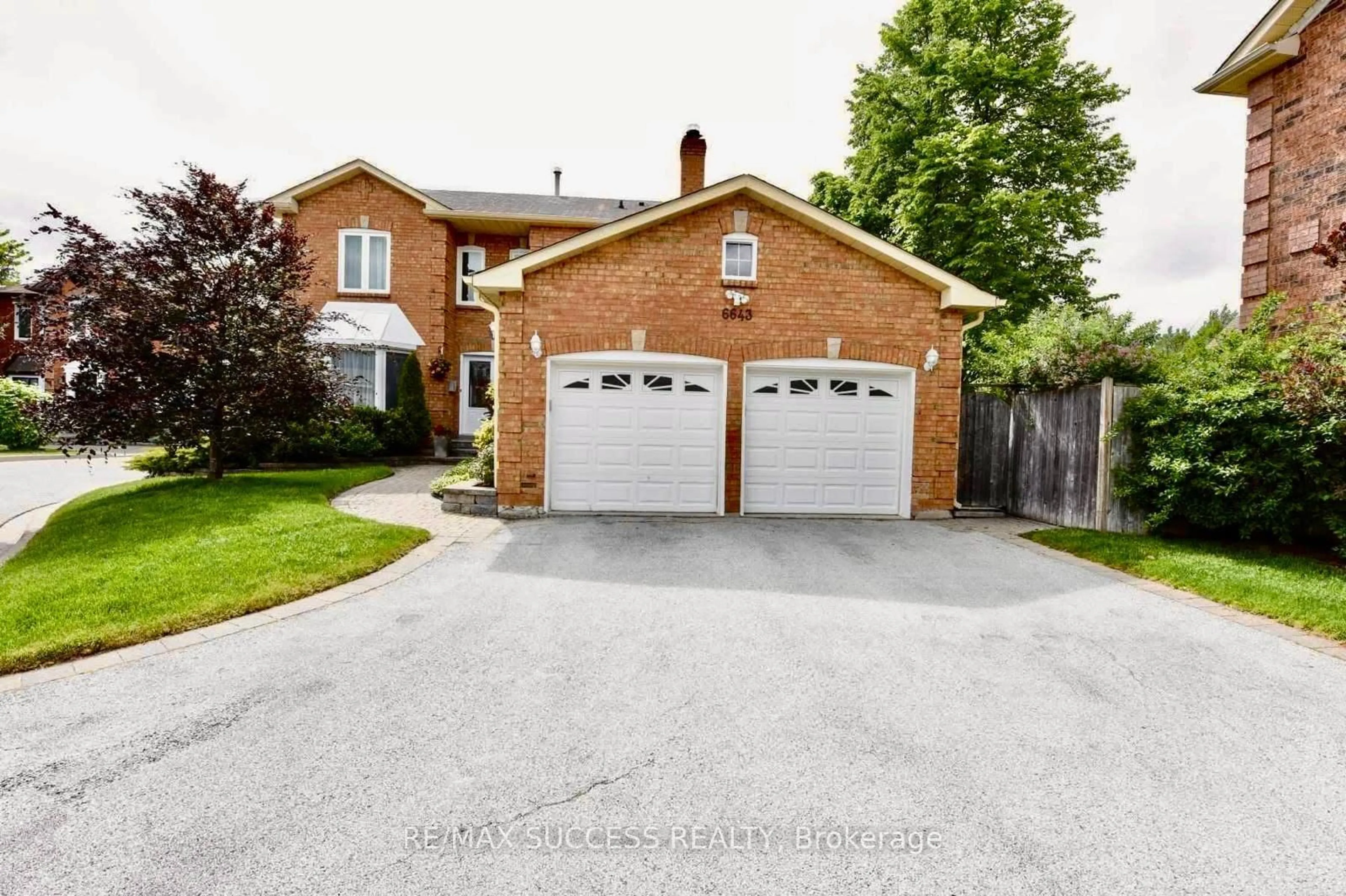 Home with brick exterior material, street for 6643 Mockingbird Lane, Mississauga Ontario L5N 5K2