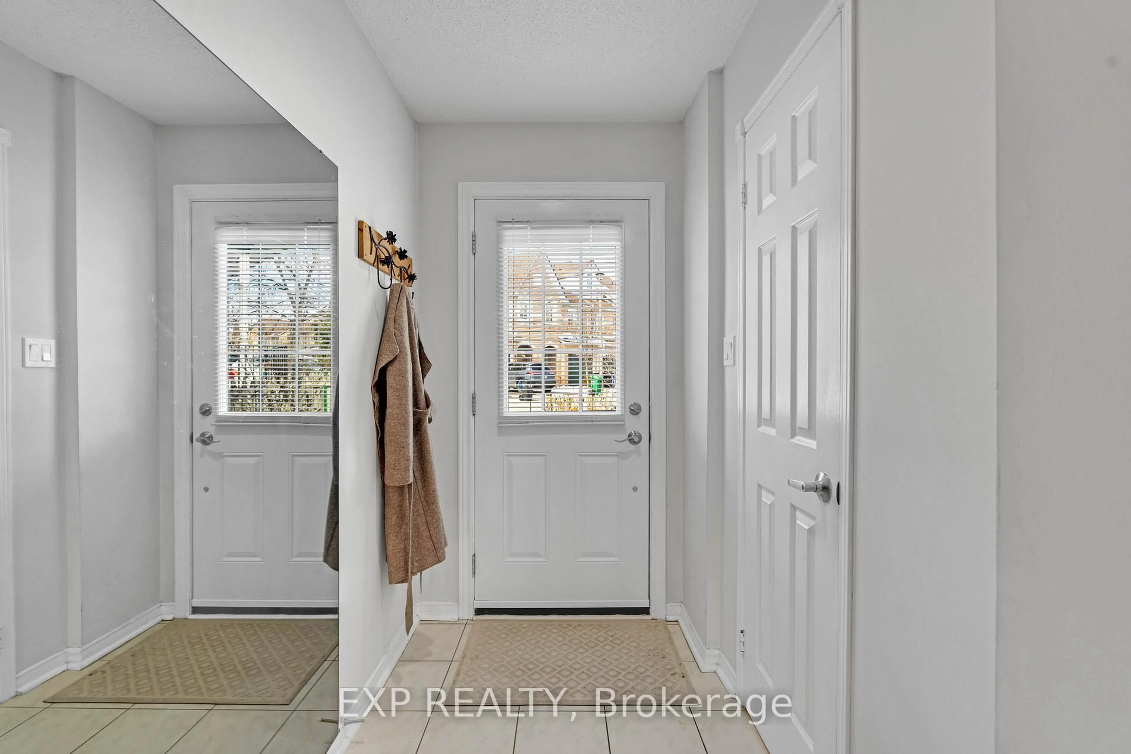 Indoor entryway for 455 Apache Crt #53, Mississauga Ontario L4Z 3W8
