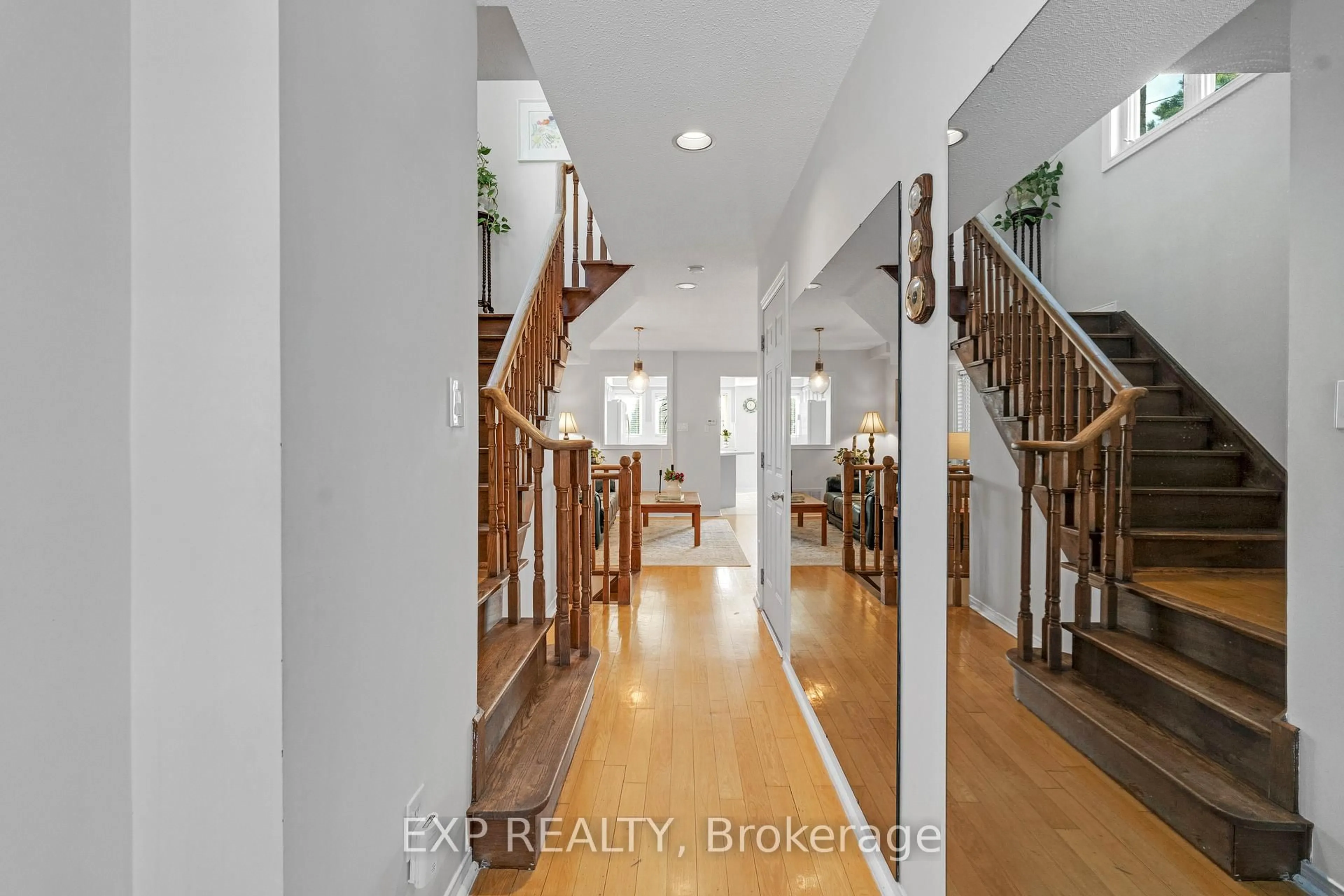 Indoor entryway for 455 Apache Crt #53, Mississauga Ontario L4Z 3W8