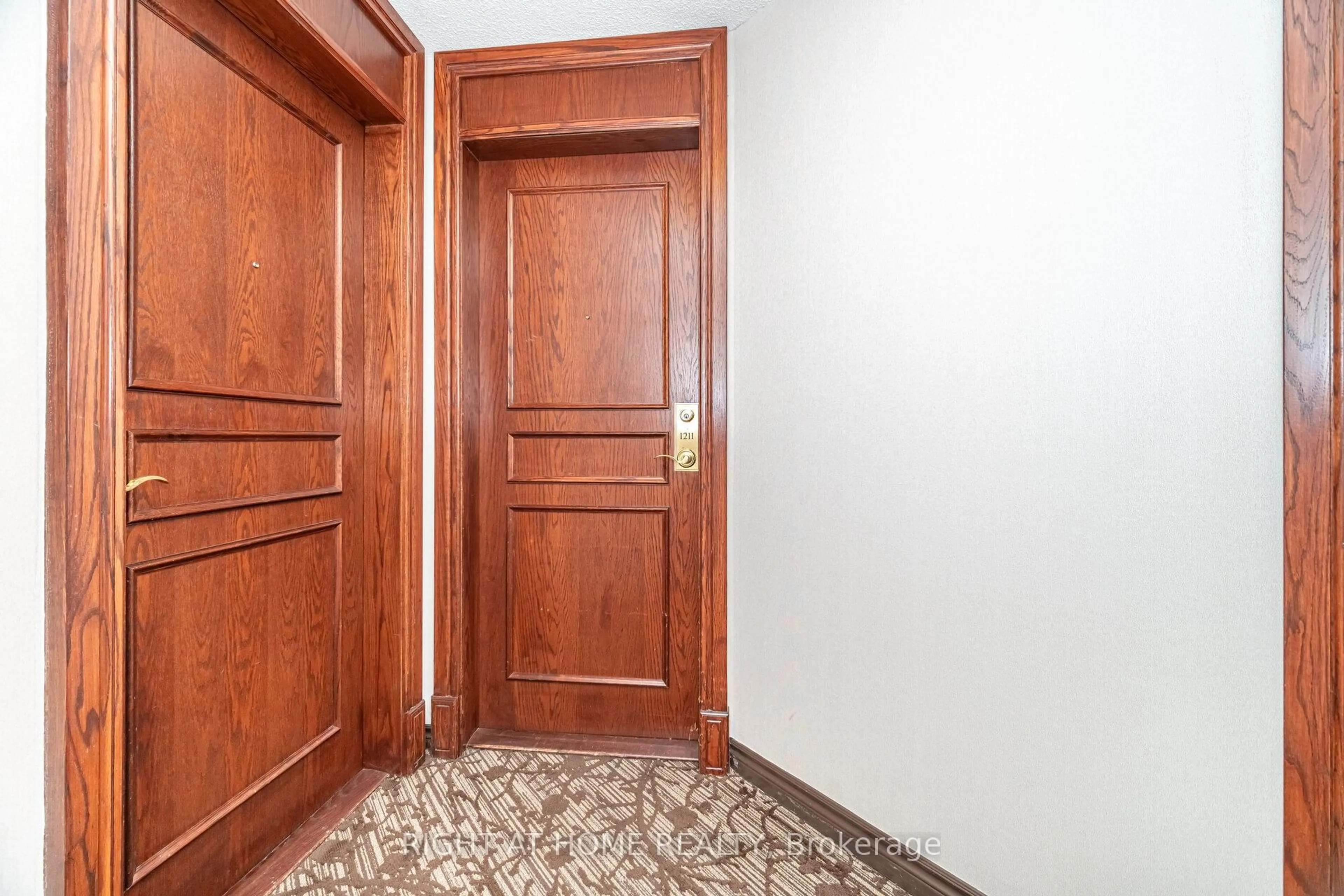 Unknown for 2545 Erin Centre Blvd #1211, Mississauga Ontario L5M 6Z9