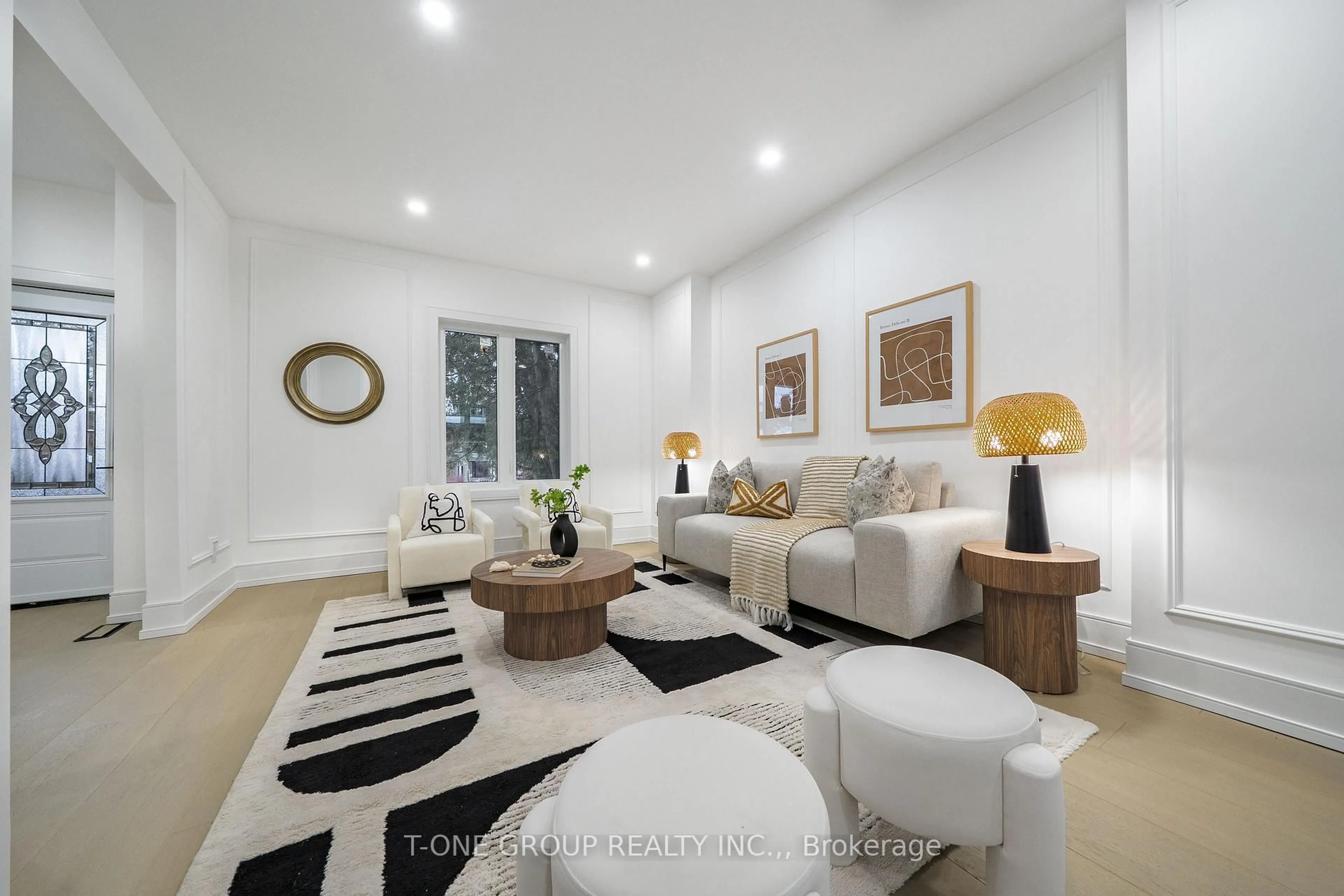 Living room with furniture, unknown for 177 Glendale Ave, Toronto Ontario M6R 2T4