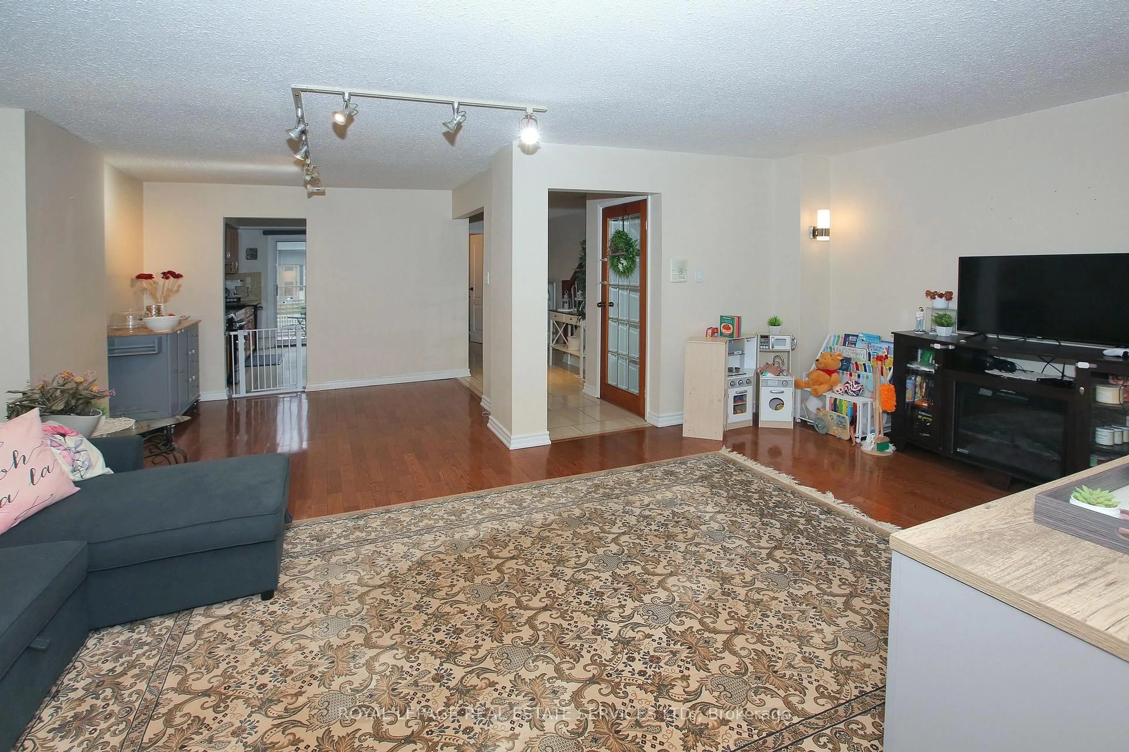 Unknown for 60 Hanson Rd #117, Mississauga Ontario L5B 2P6