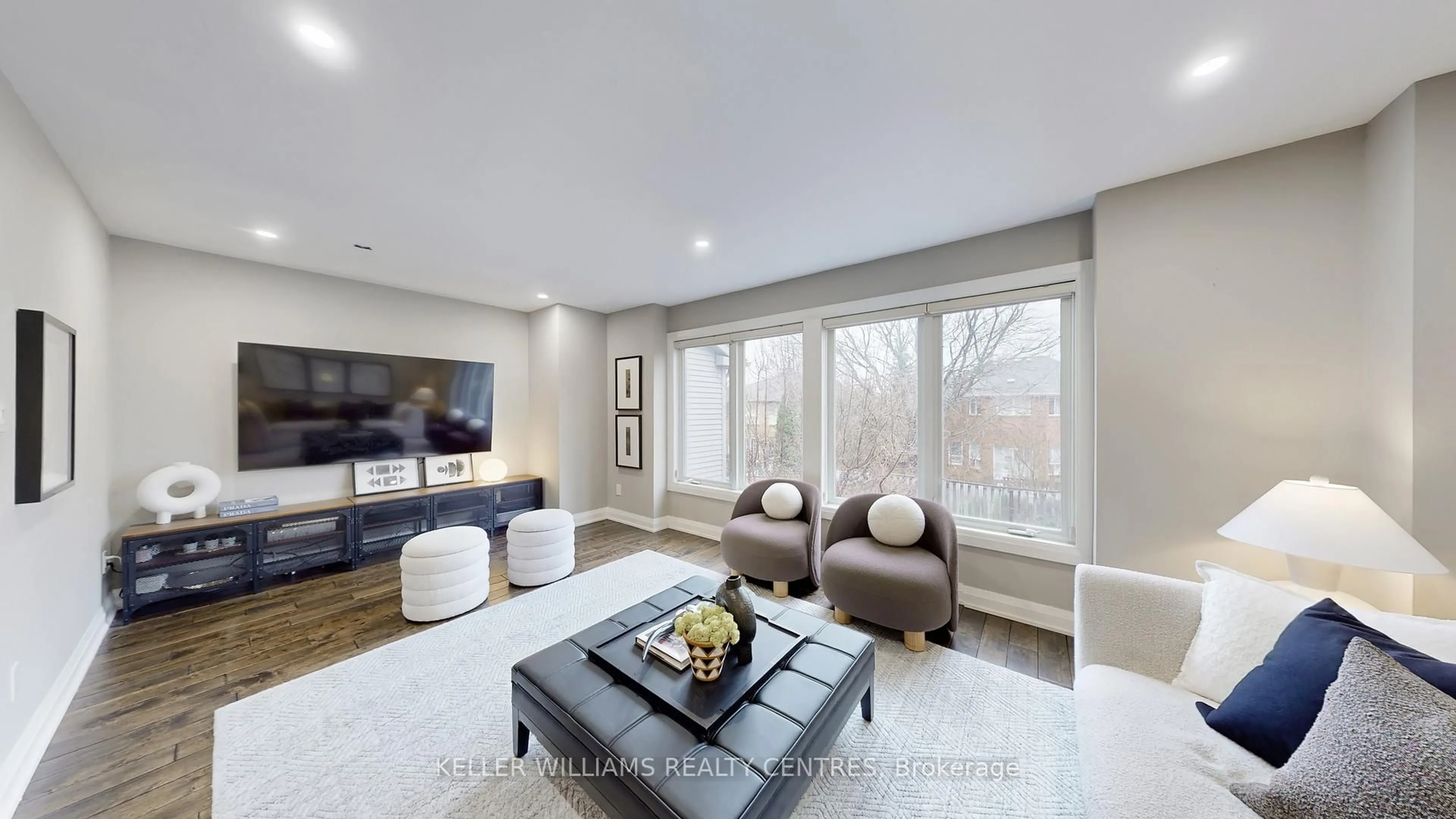 Living room with furniture, unknown for 1170 Leewood Dr, Oakville Ontario L6M 3B9