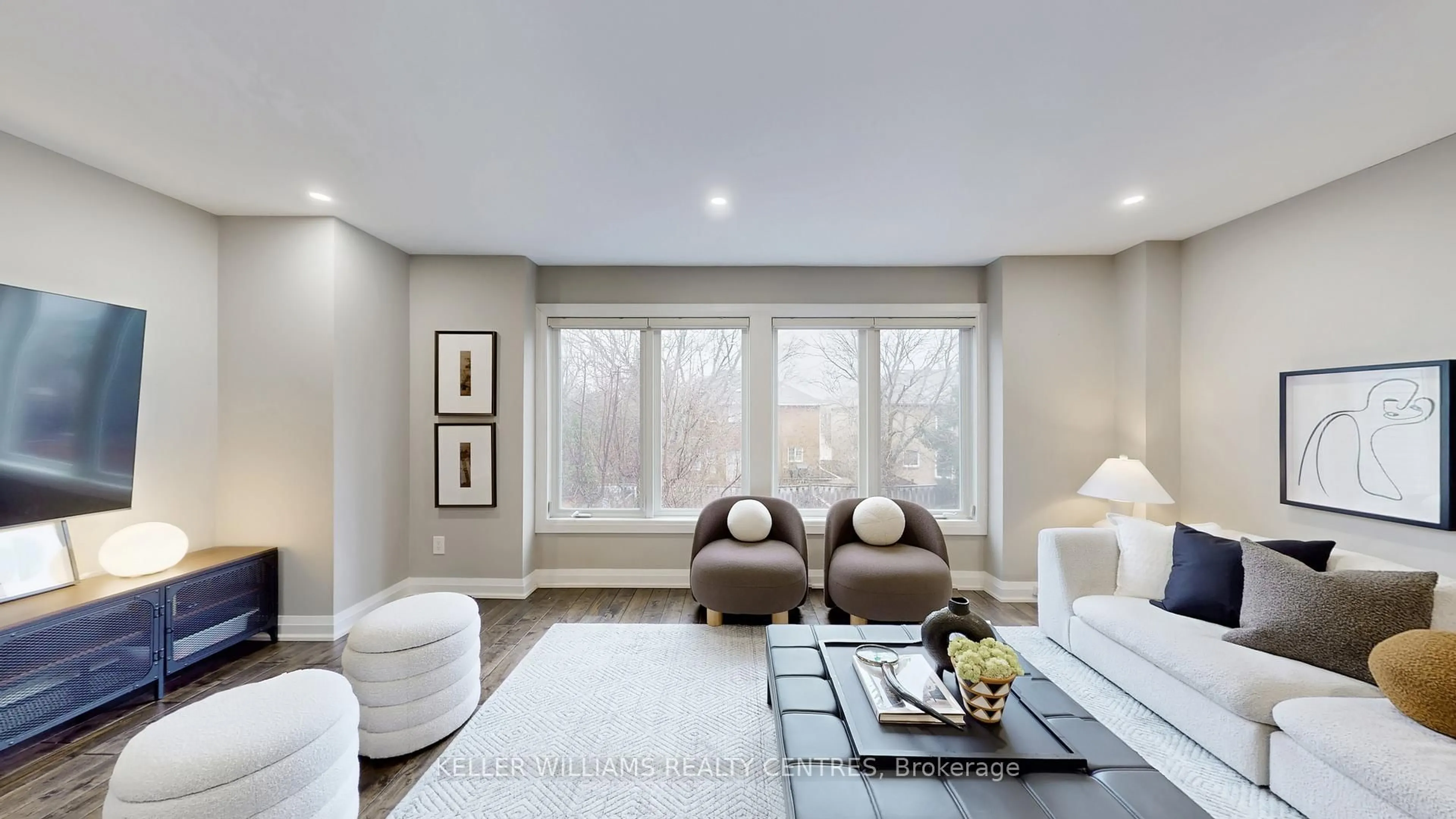 Living room with furniture, unknown for 1170 Leewood Dr, Oakville Ontario L6M 3B9