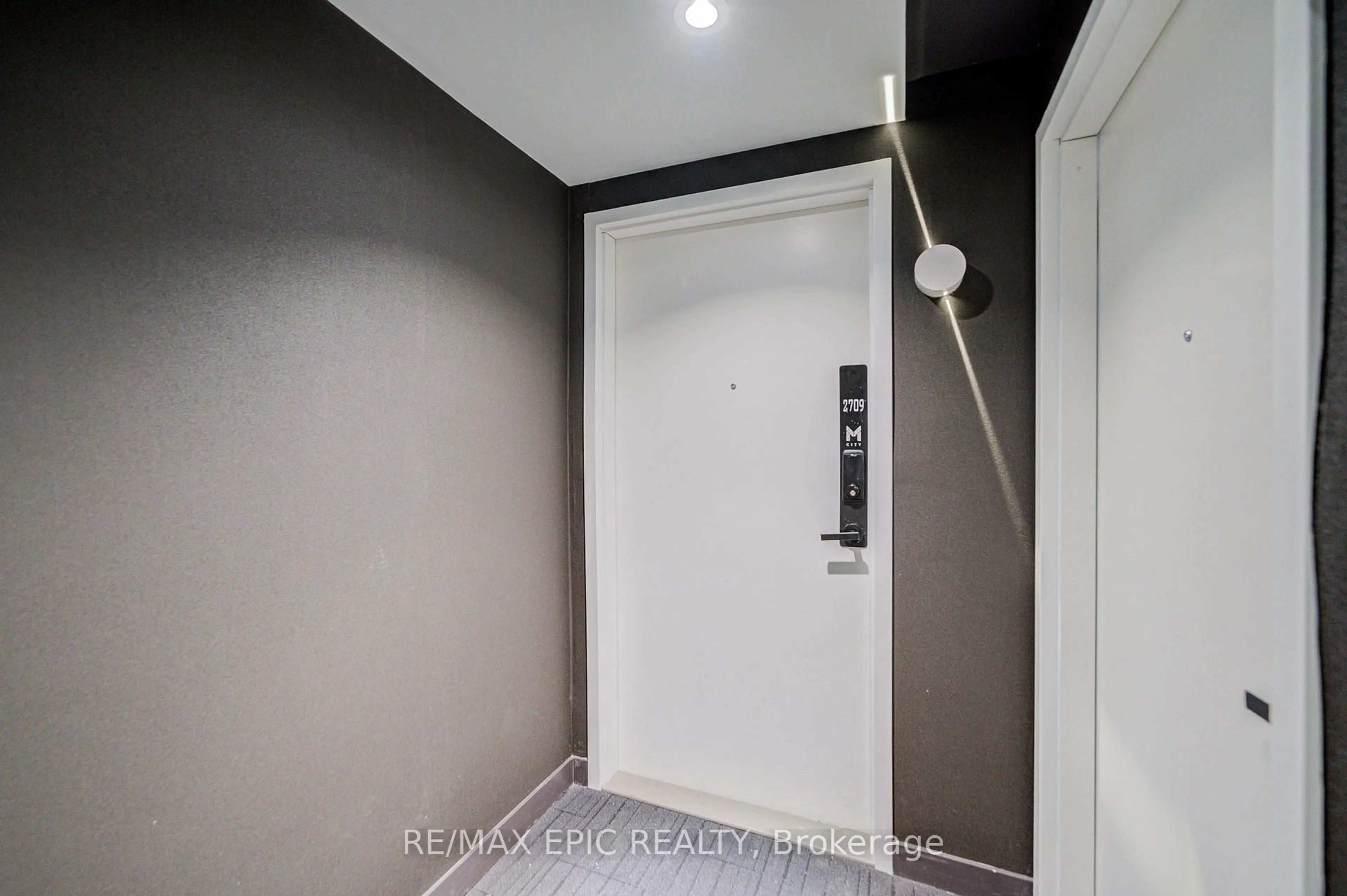 Indoor entryway for 3883 Quartz Rd #2709, Mississauga Ontario L5B 0M4