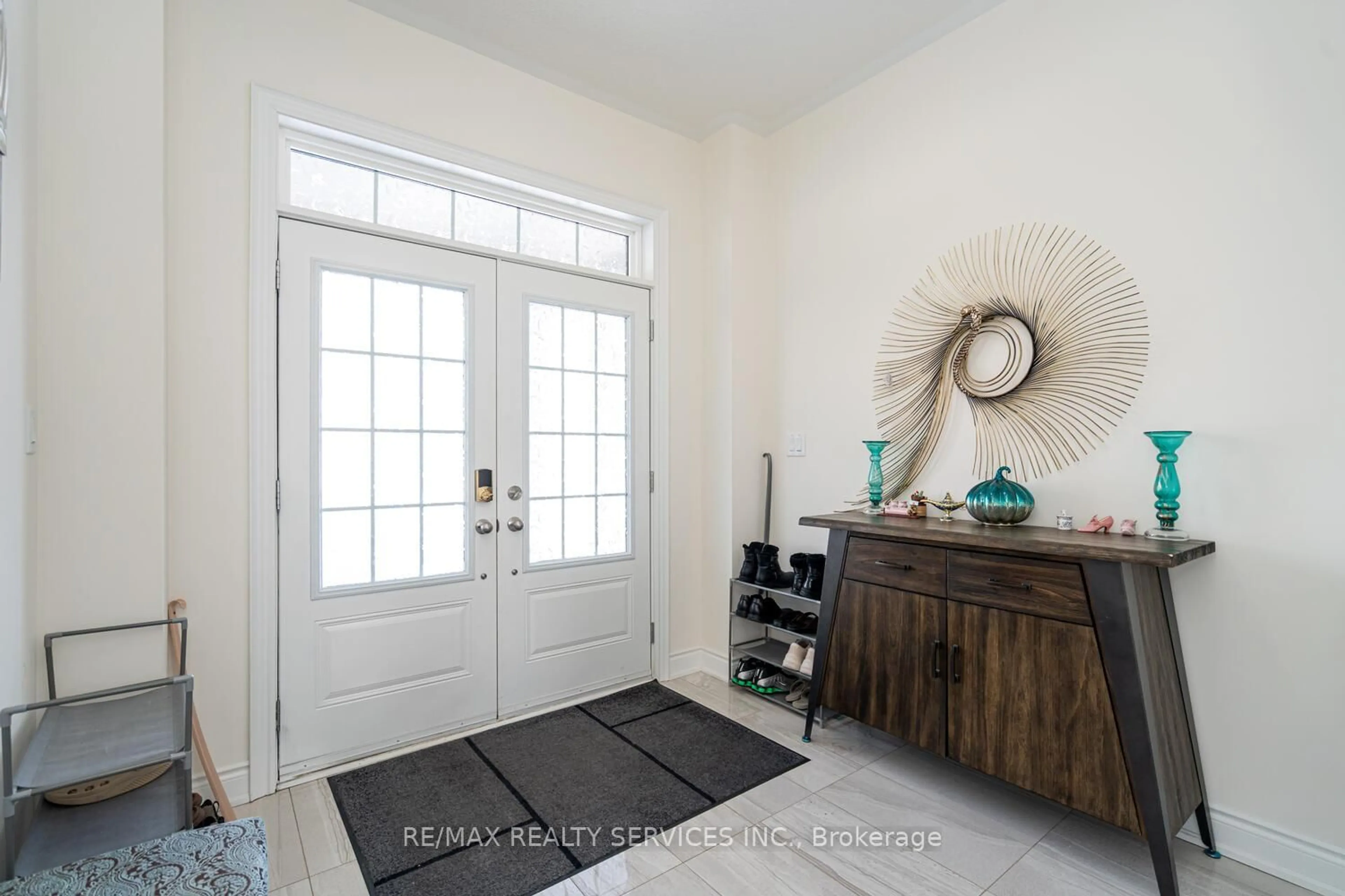 Indoor entryway for 34 Thornvalley Terr, Caledon Ontario L7C 4H9