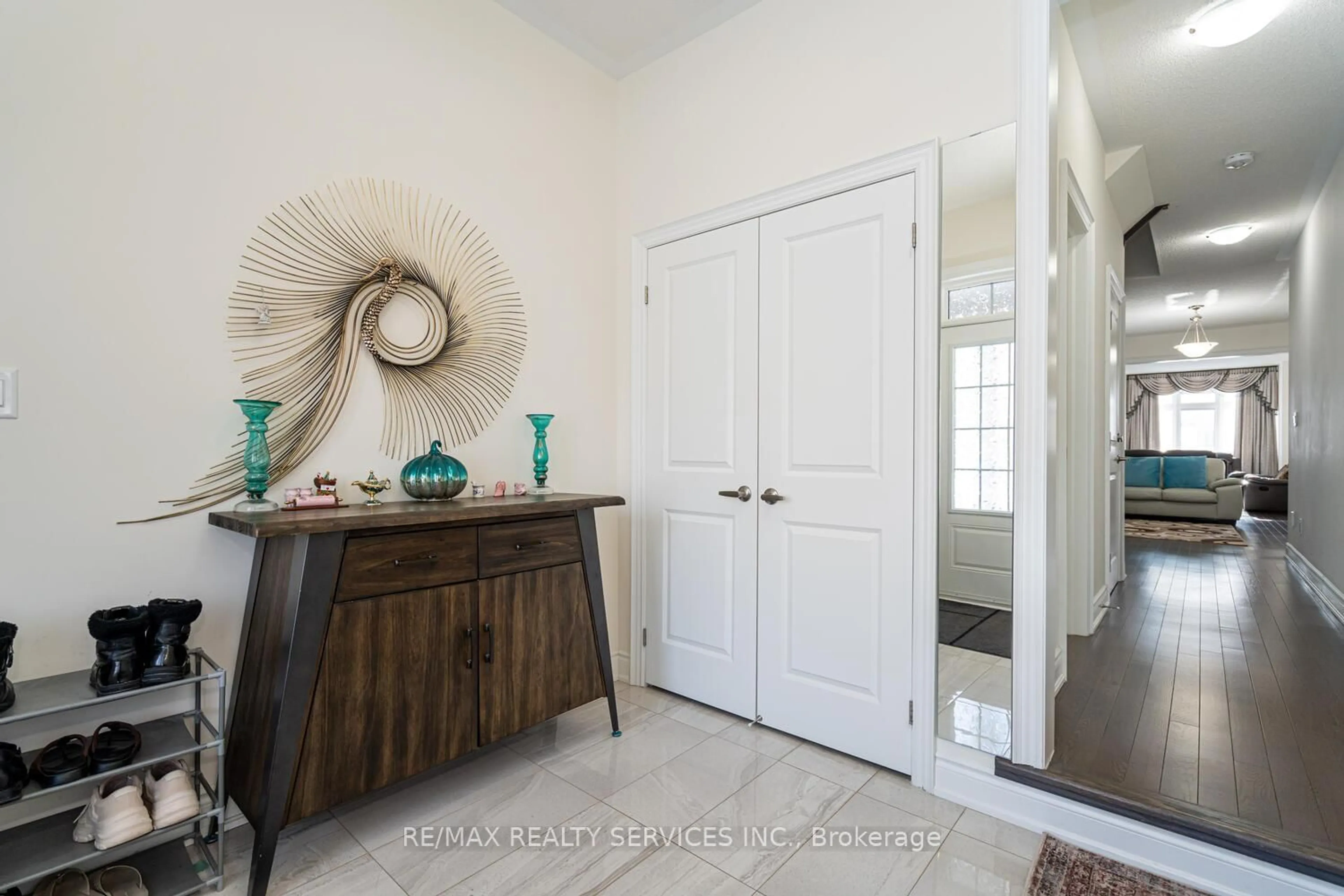 Indoor entryway for 34 Thornvalley Terr, Caledon Ontario L7C 4H9