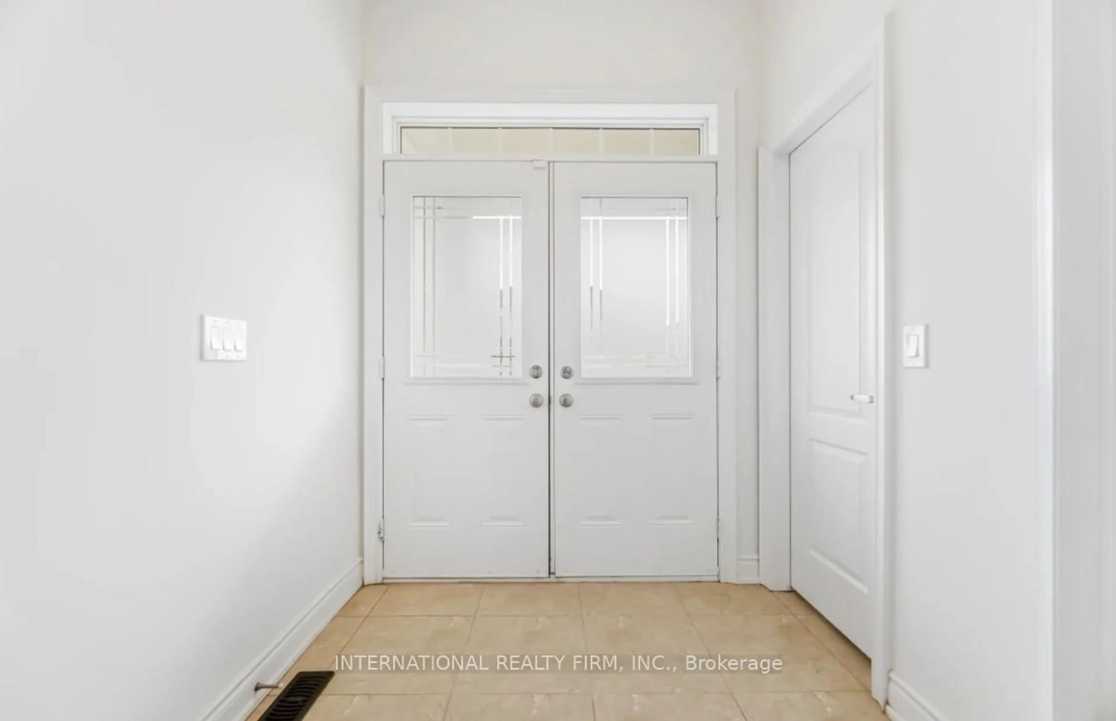 Indoor entryway for 221 Etheridge Ave, Milton Ontario L9E 1H6