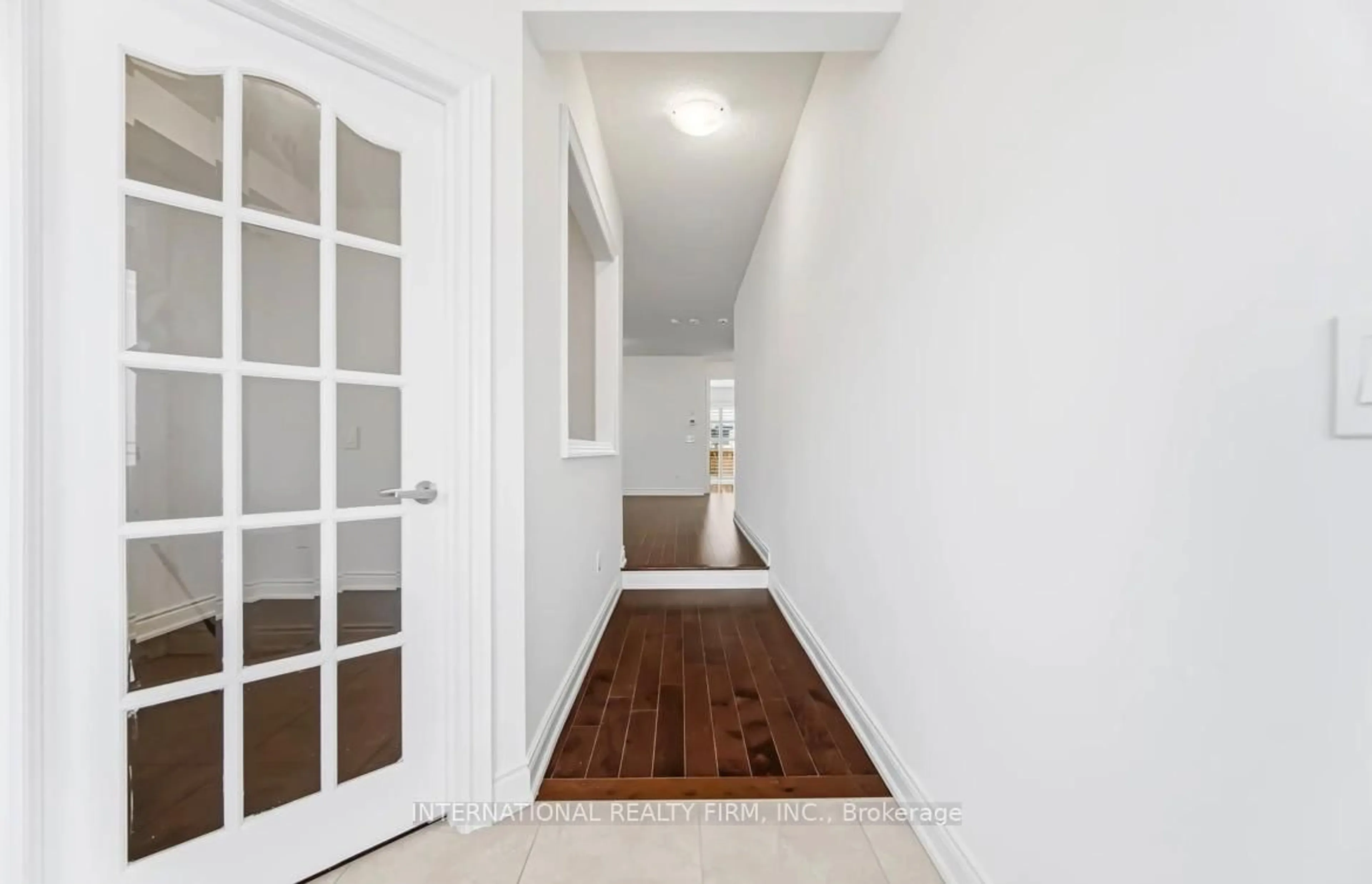 Indoor entryway for 221 Etheridge Ave, Milton Ontario L9E 1H6